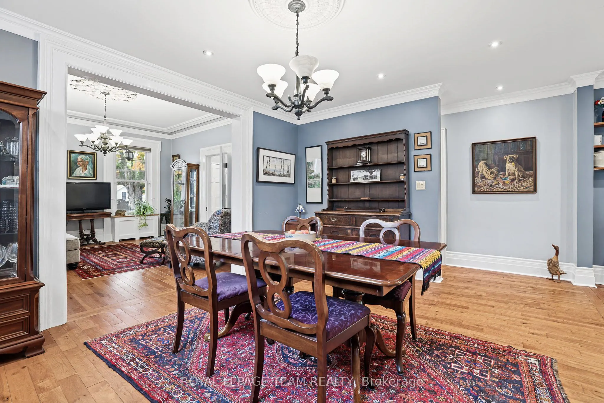 240 Dibble Street W