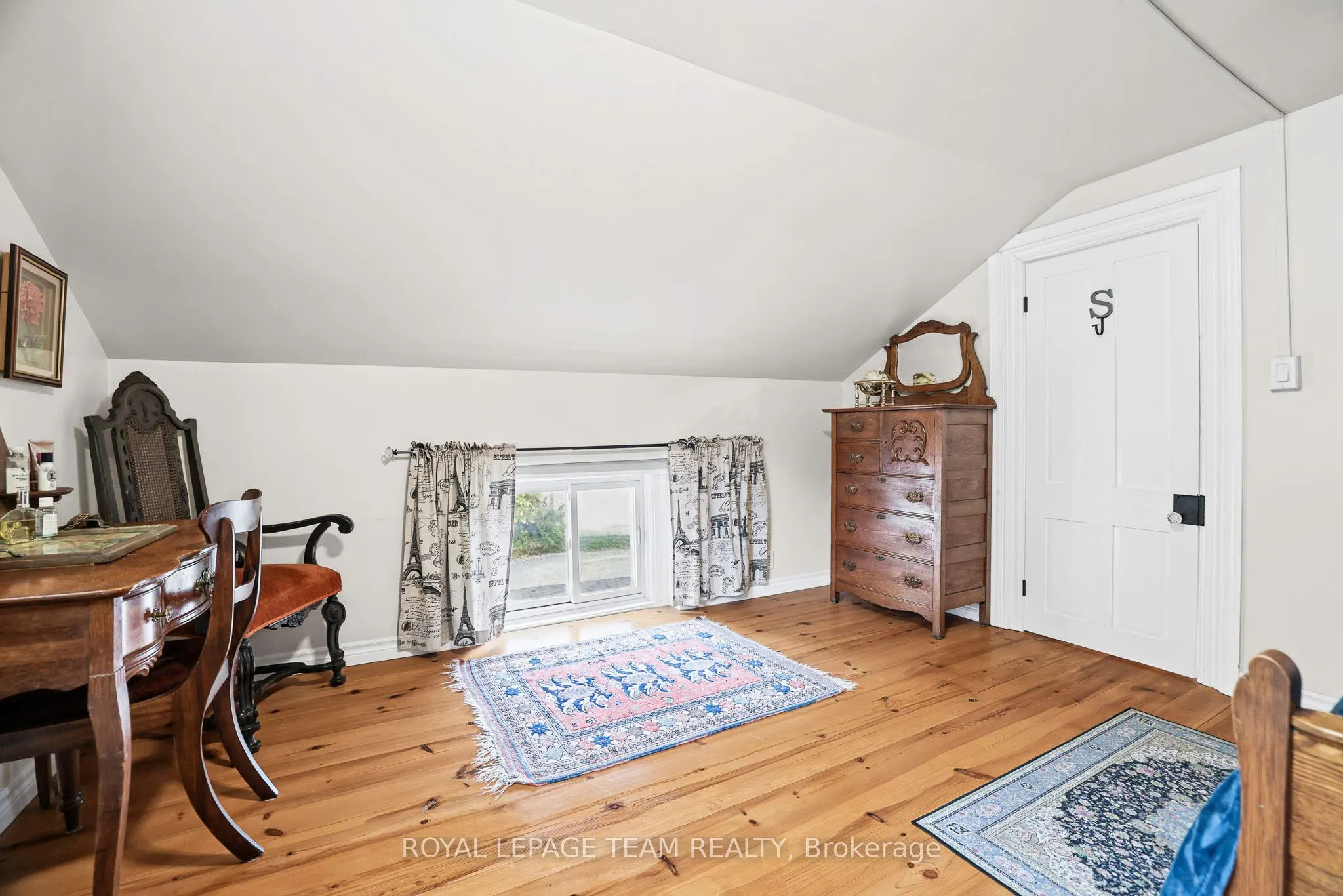 240 Dibble Street W