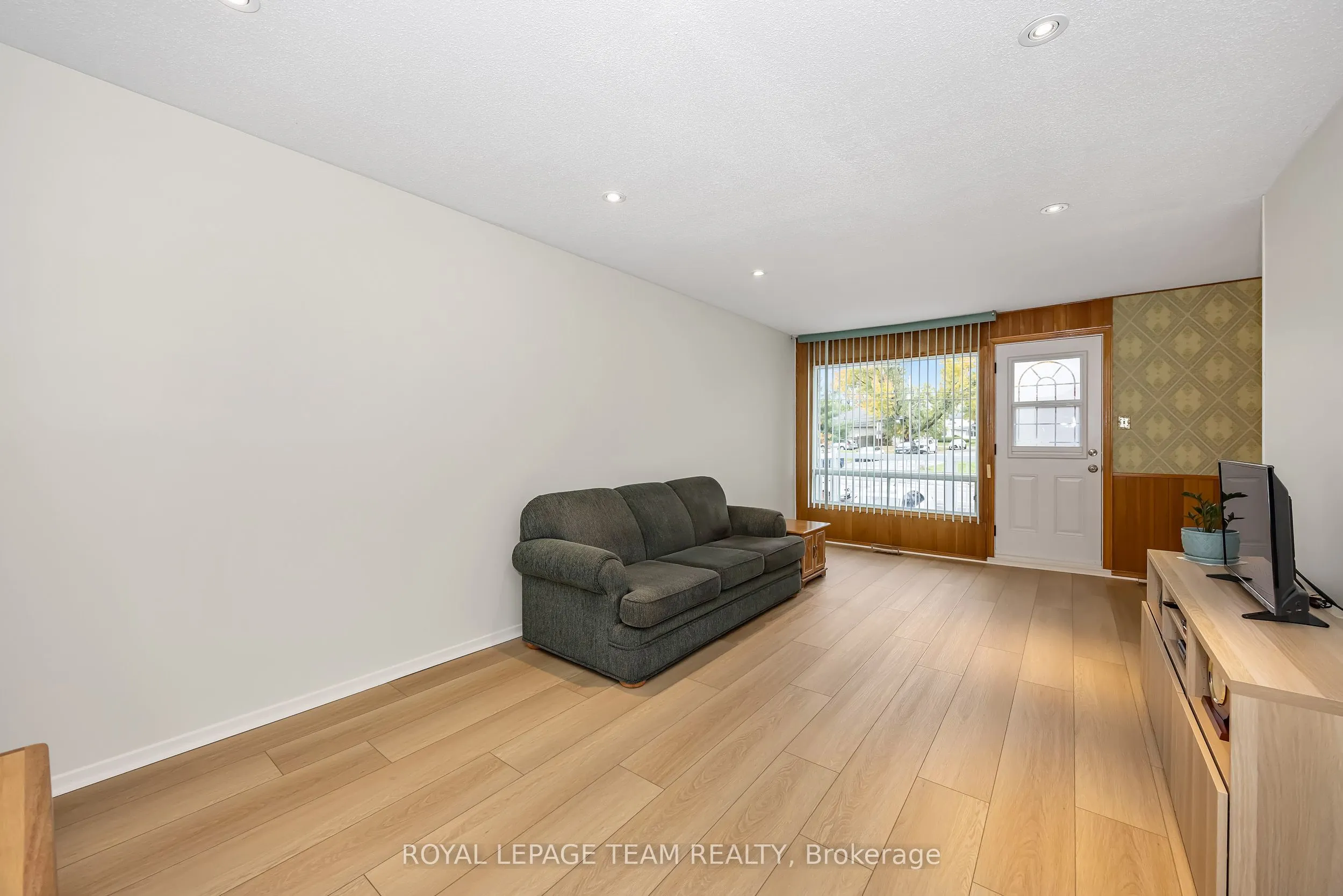 2092 St Laurent Boulevard