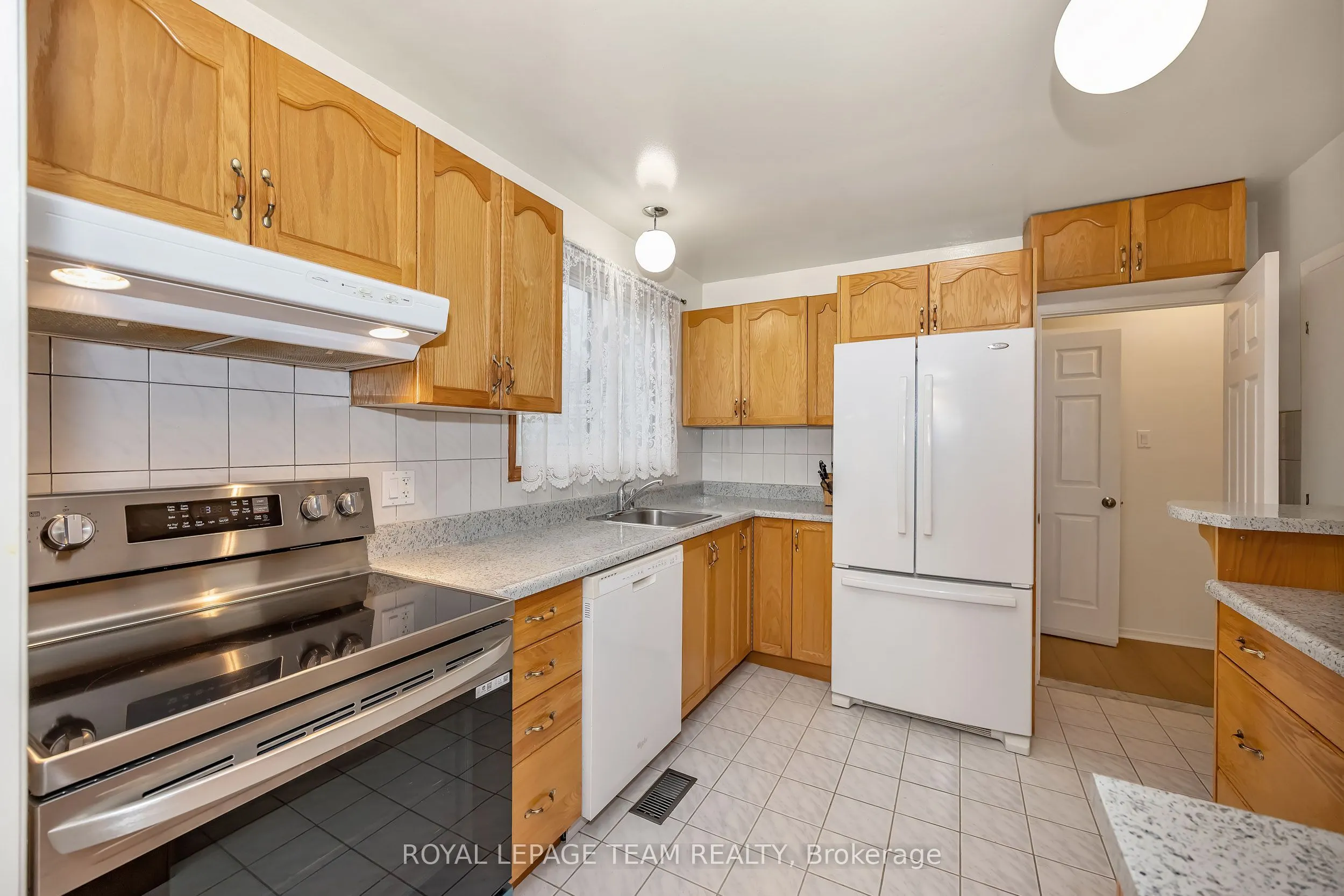 2092 St Laurent Boulevard