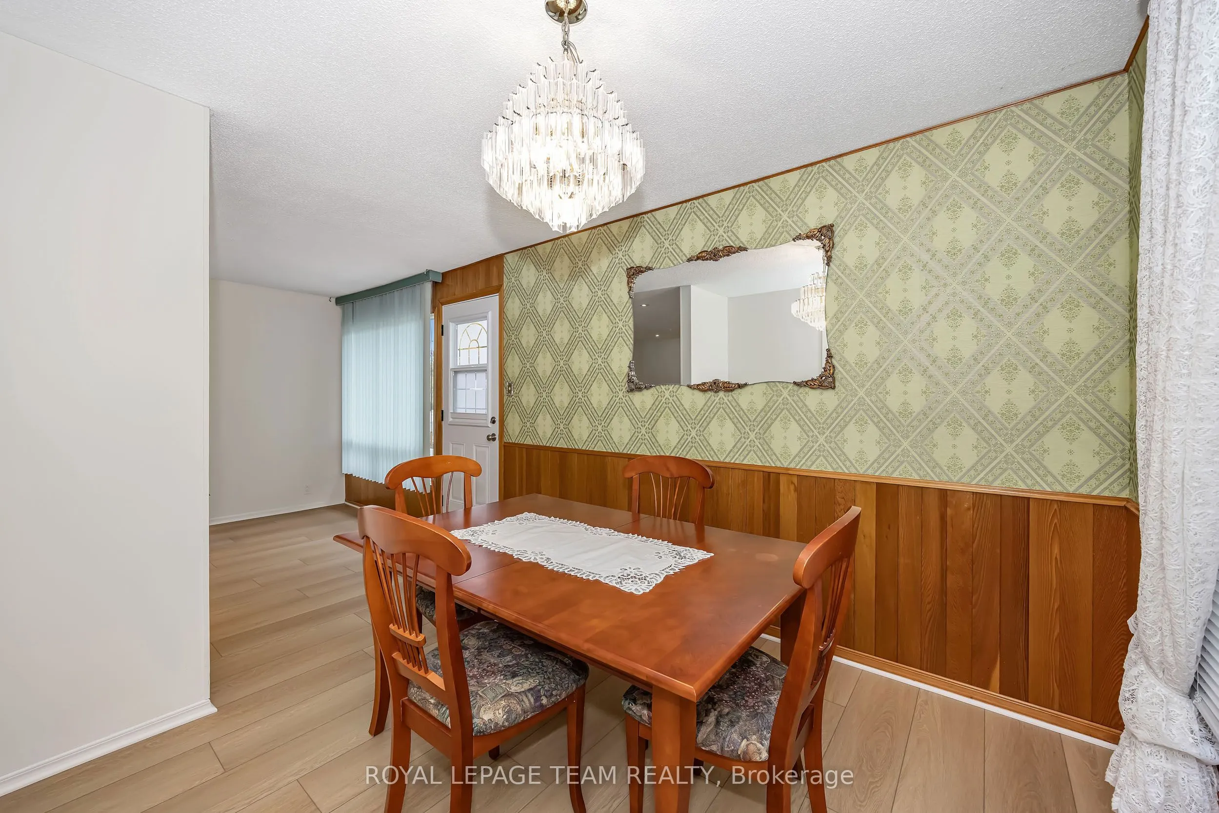 2092 St Laurent Boulevard