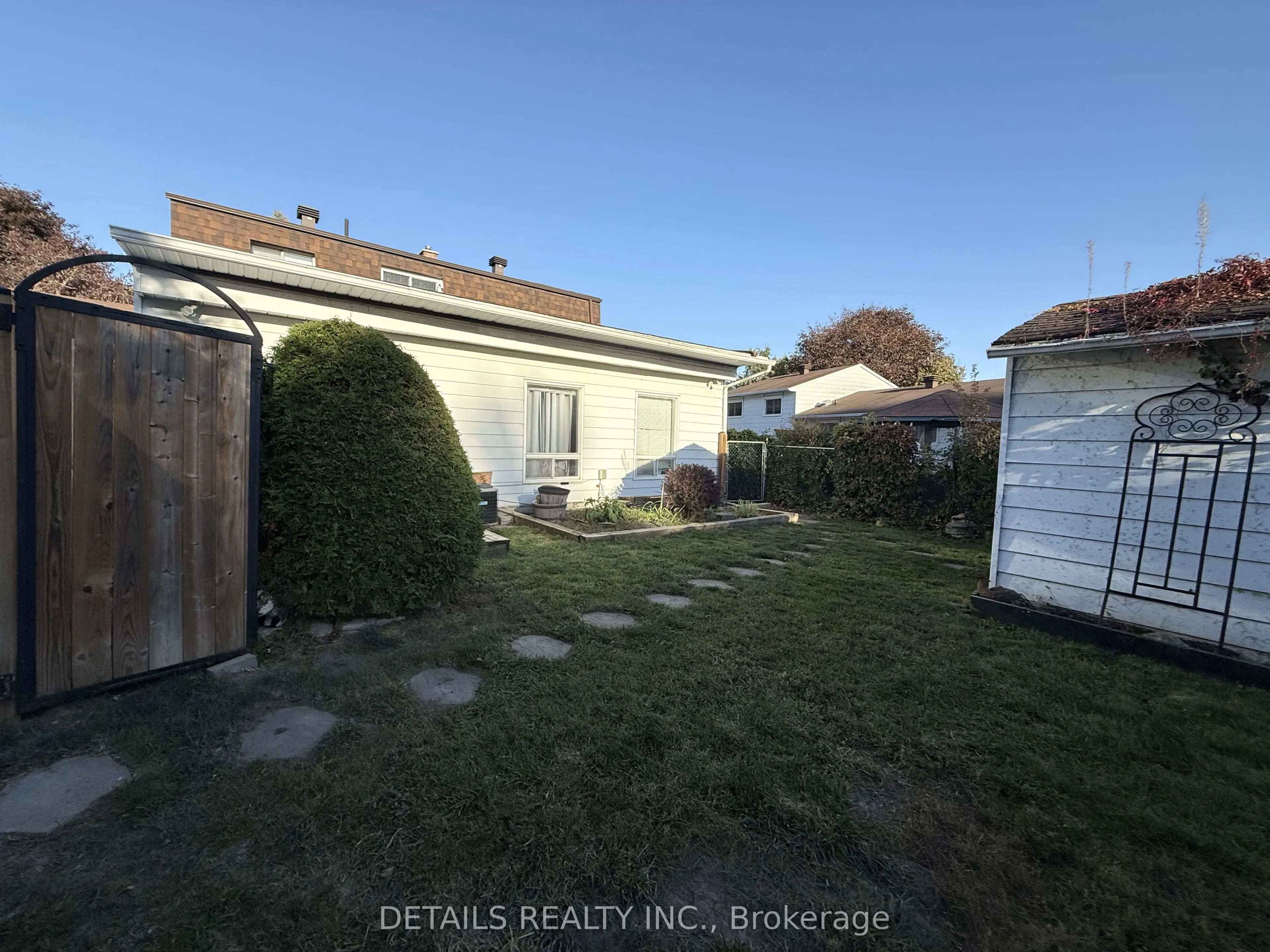 55 Saginaw Crescent