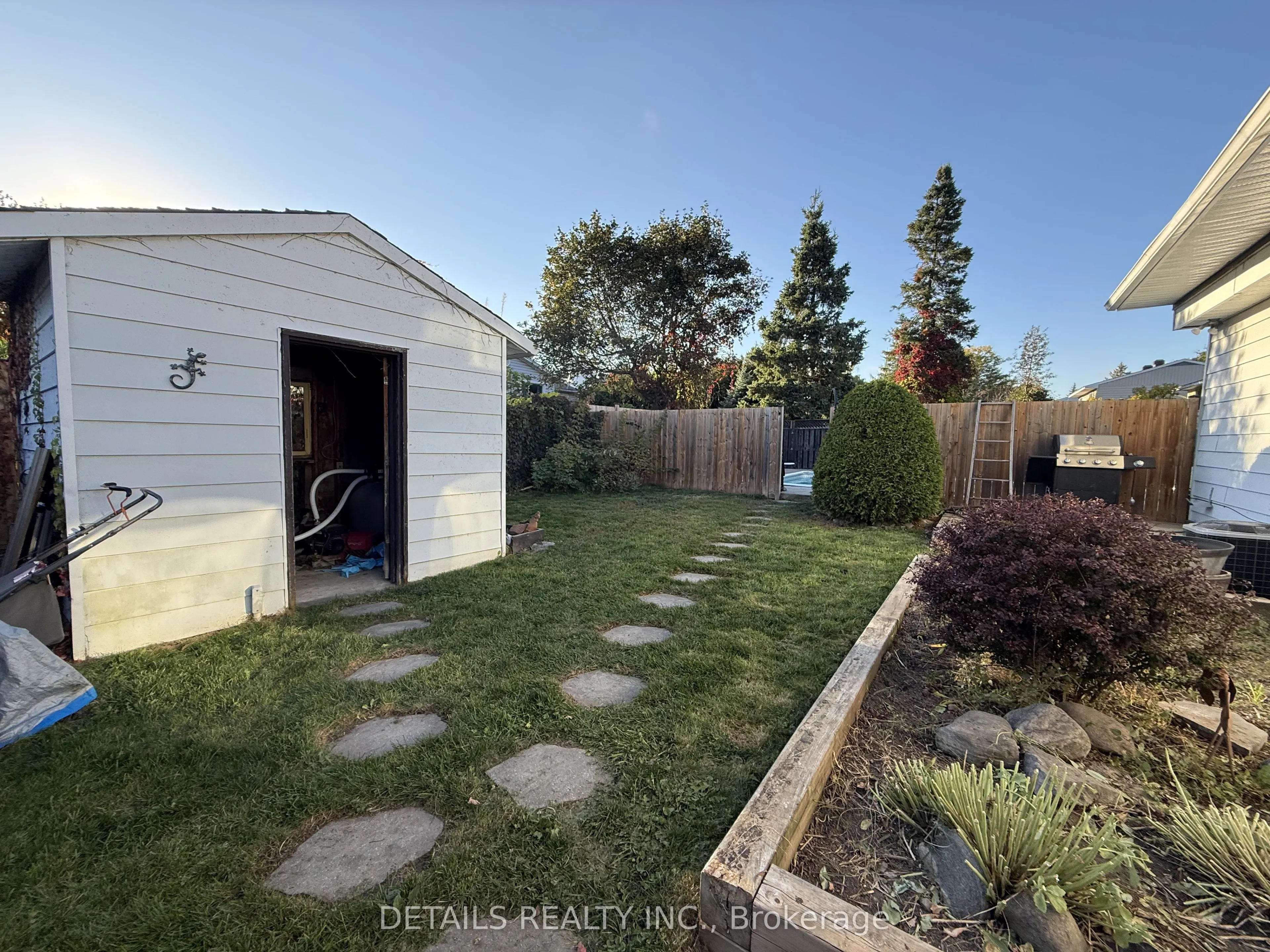 55 Saginaw Crescent
