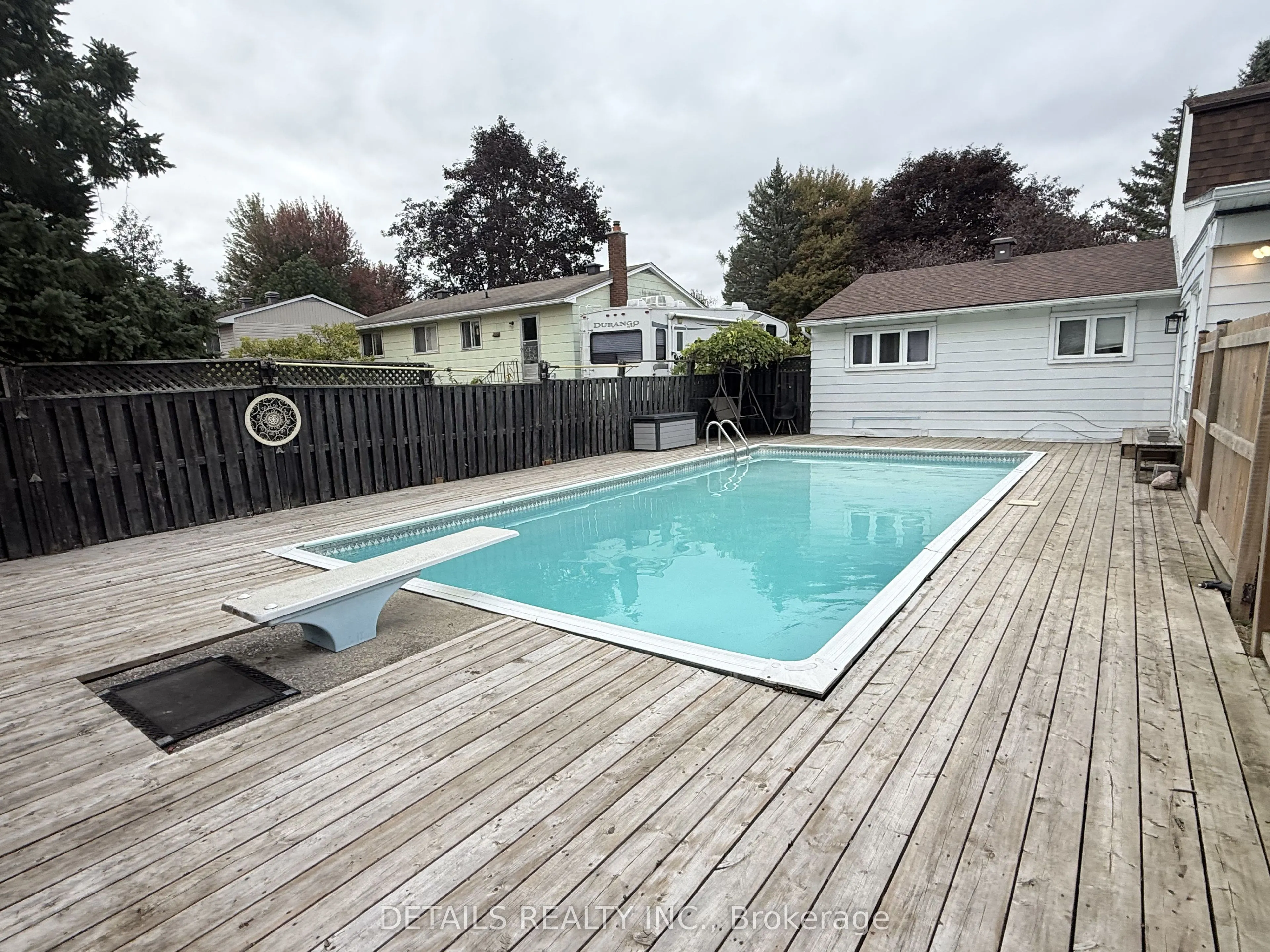 55 Saginaw Crescent
