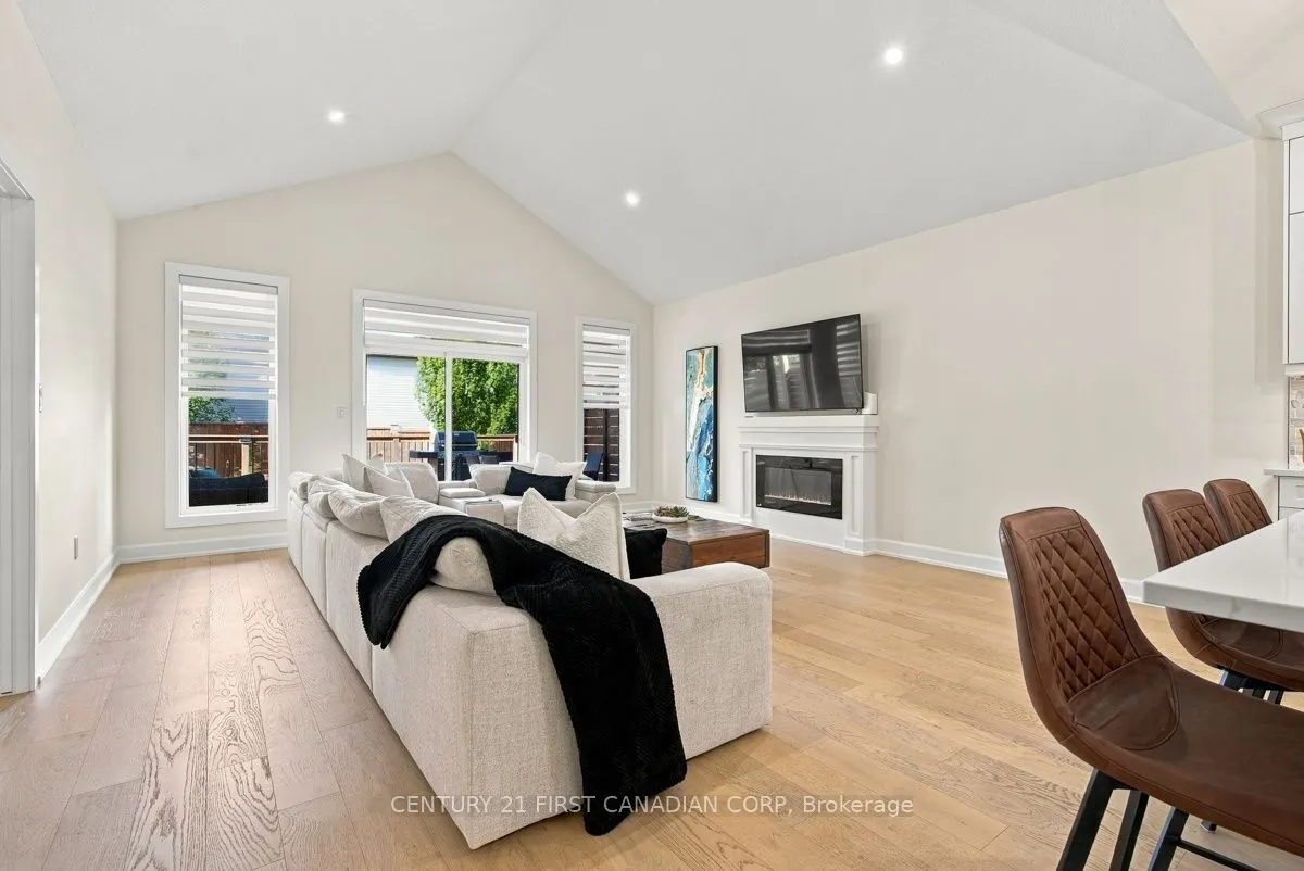 12 Briscoe Crescent