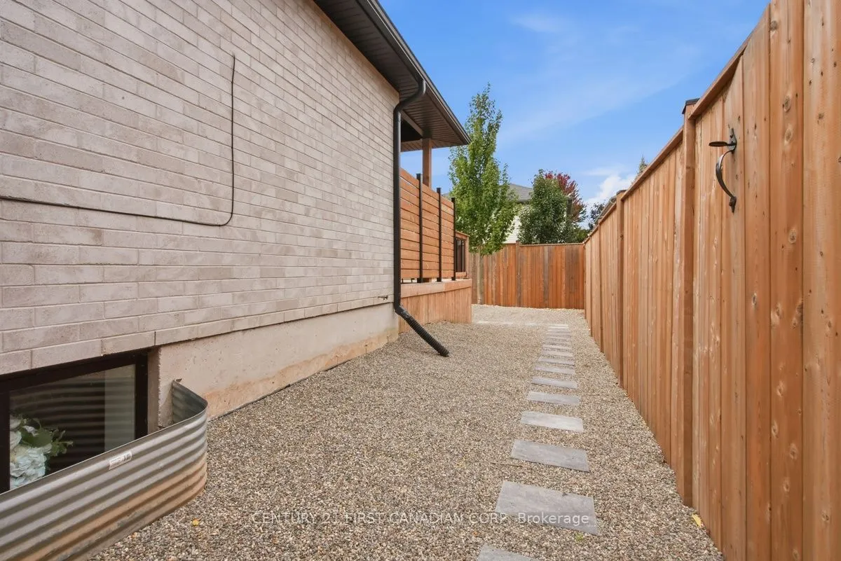 12 Briscoe Crescent