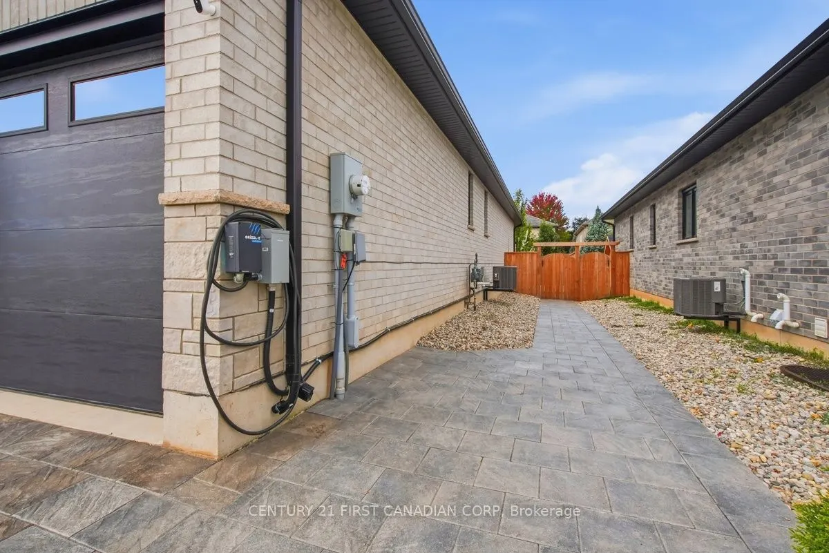 12 Briscoe Crescent