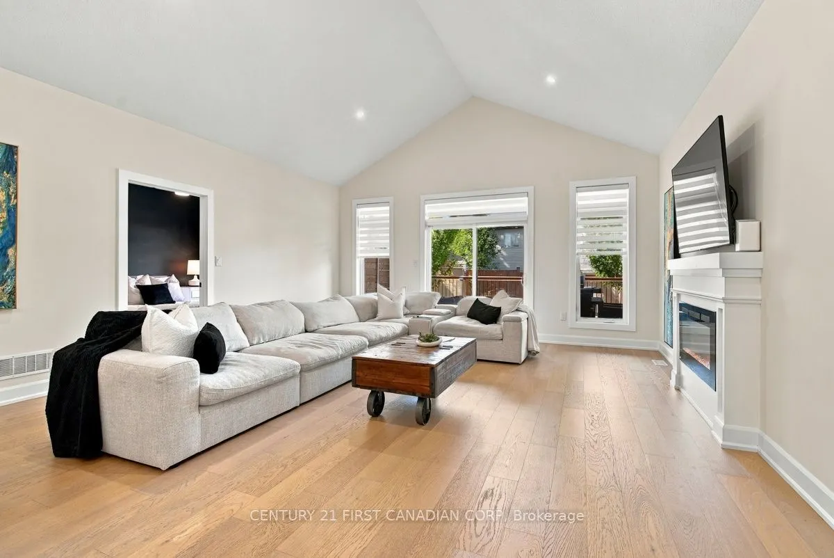 12 Briscoe Crescent