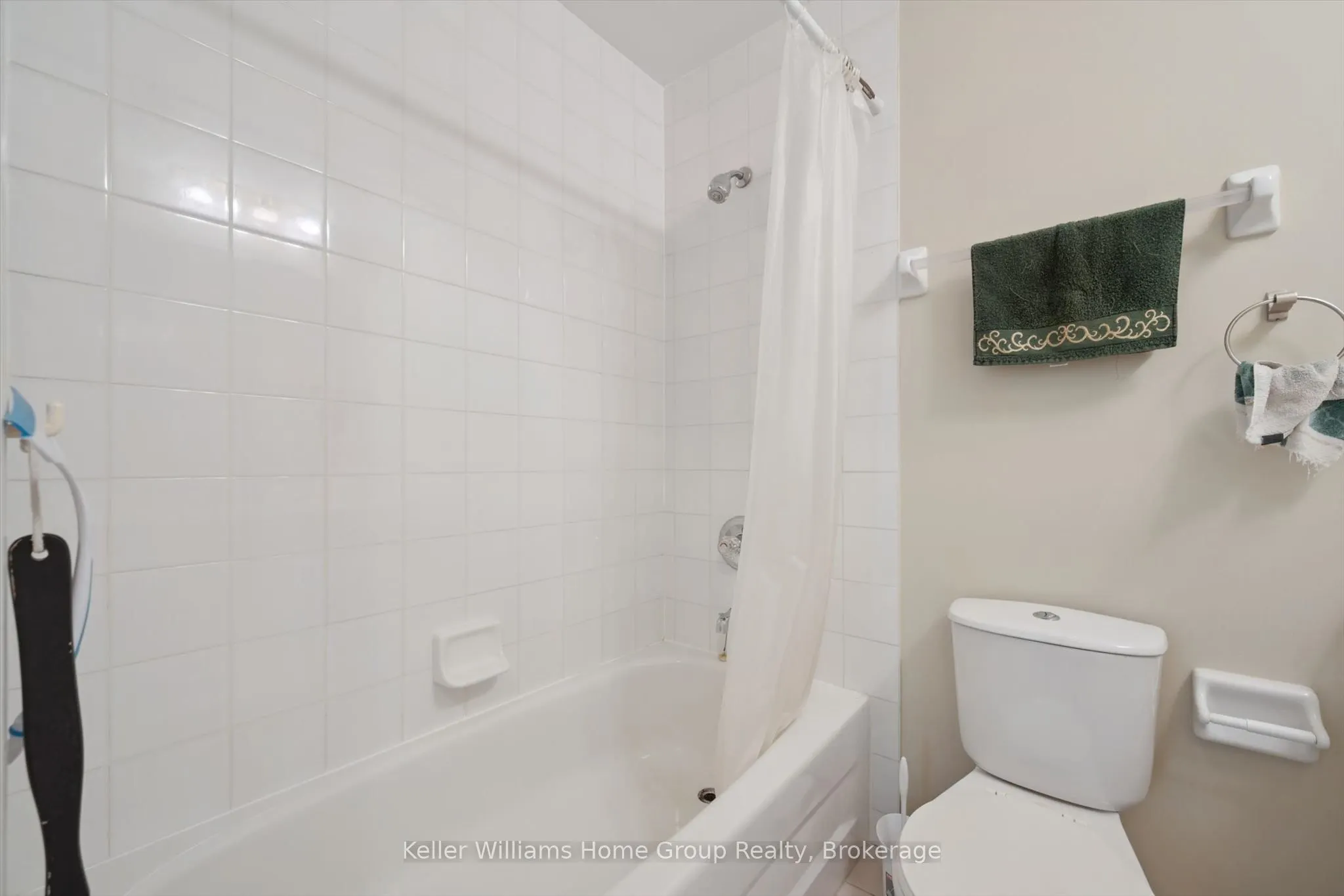 245 Queen Street W #305