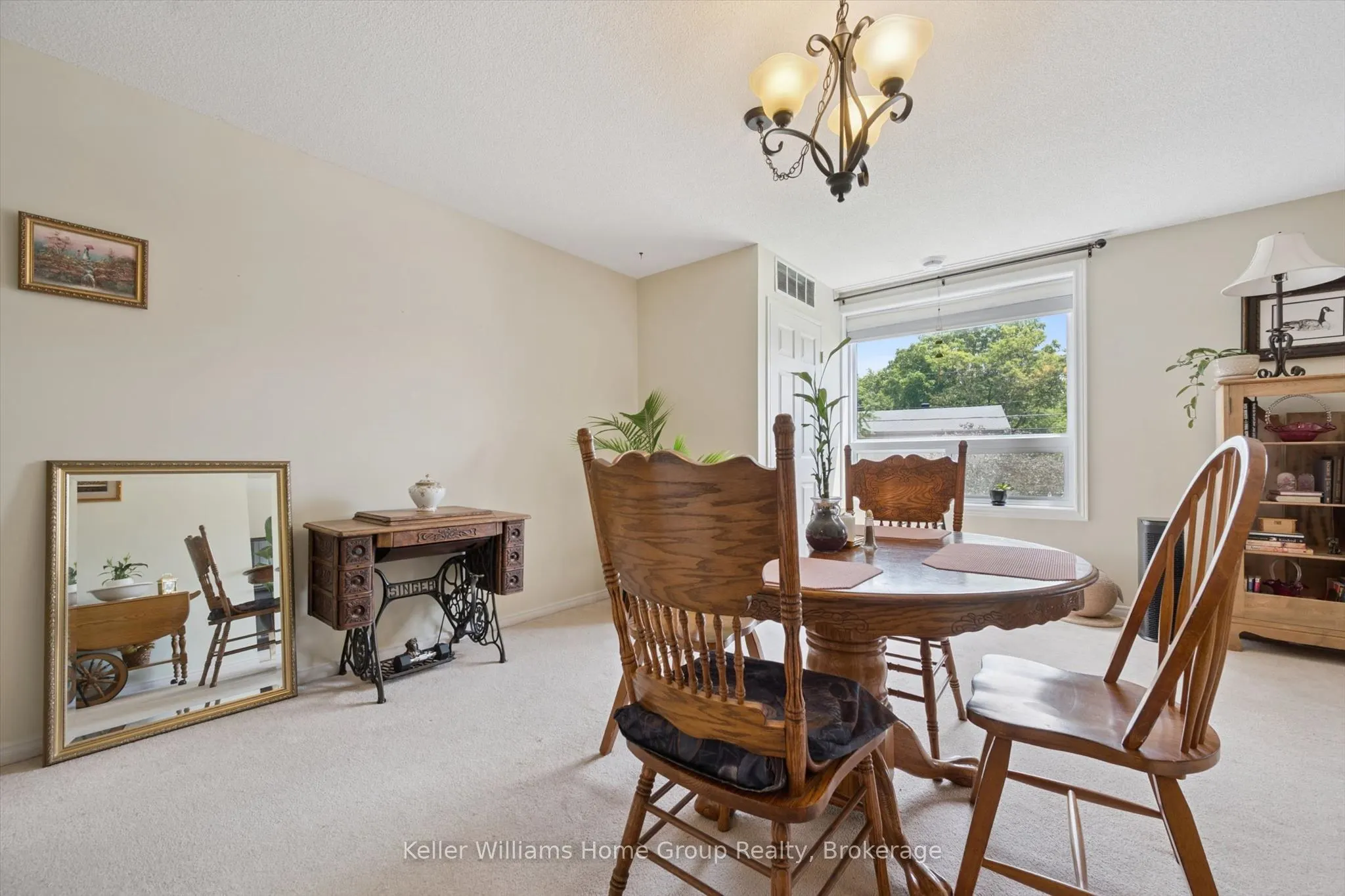 245 Queen Street W #305