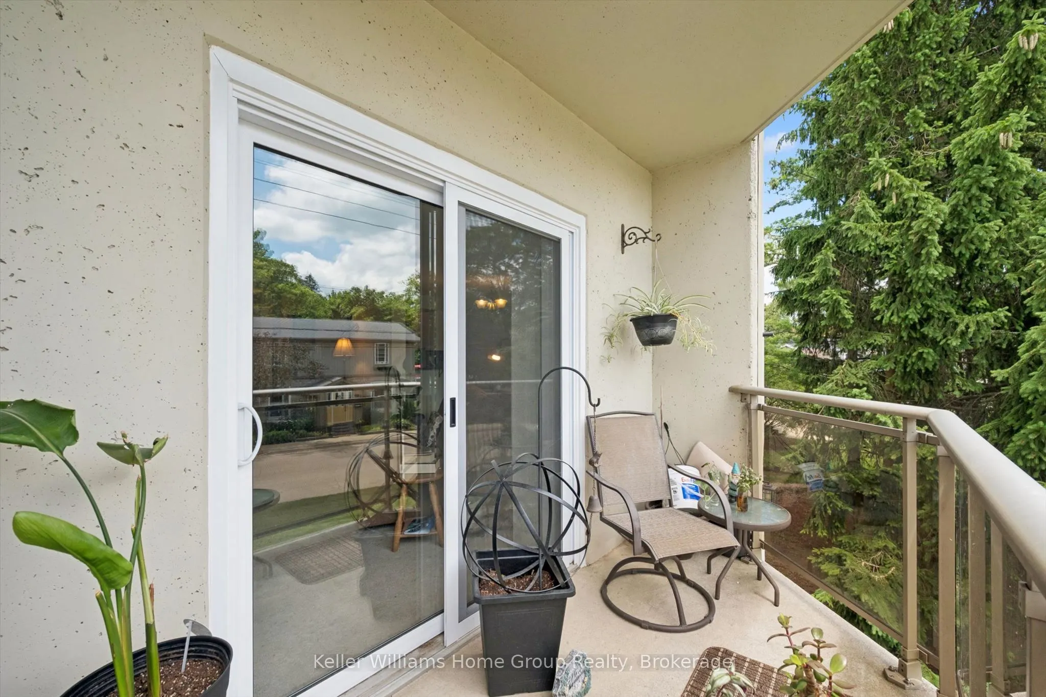 245 Queen Street W #305