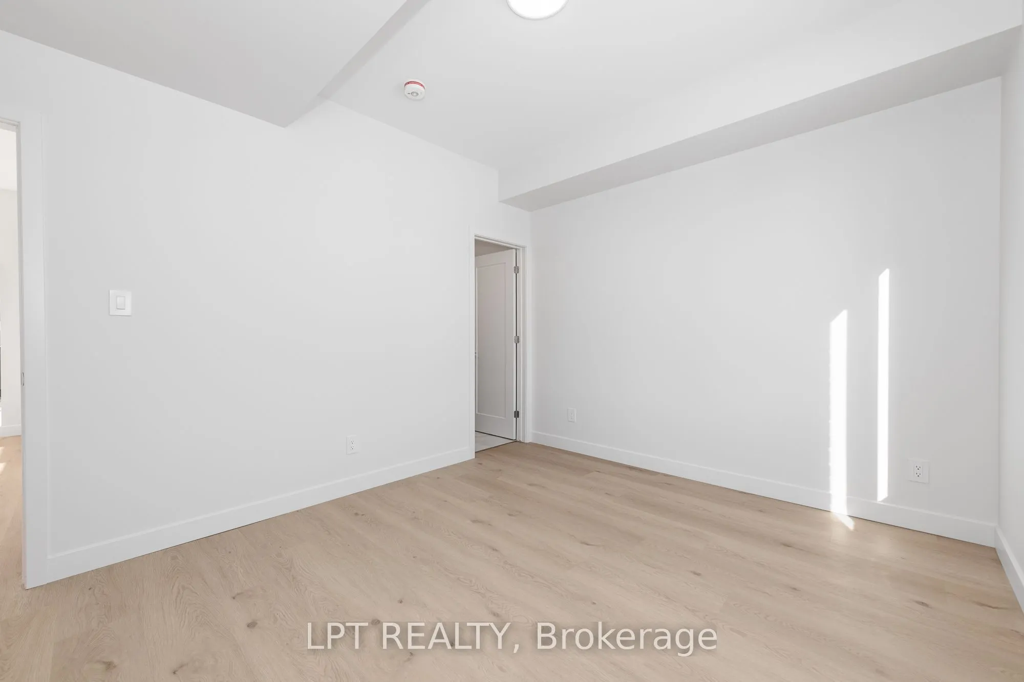 319 Shakespeare Street #9