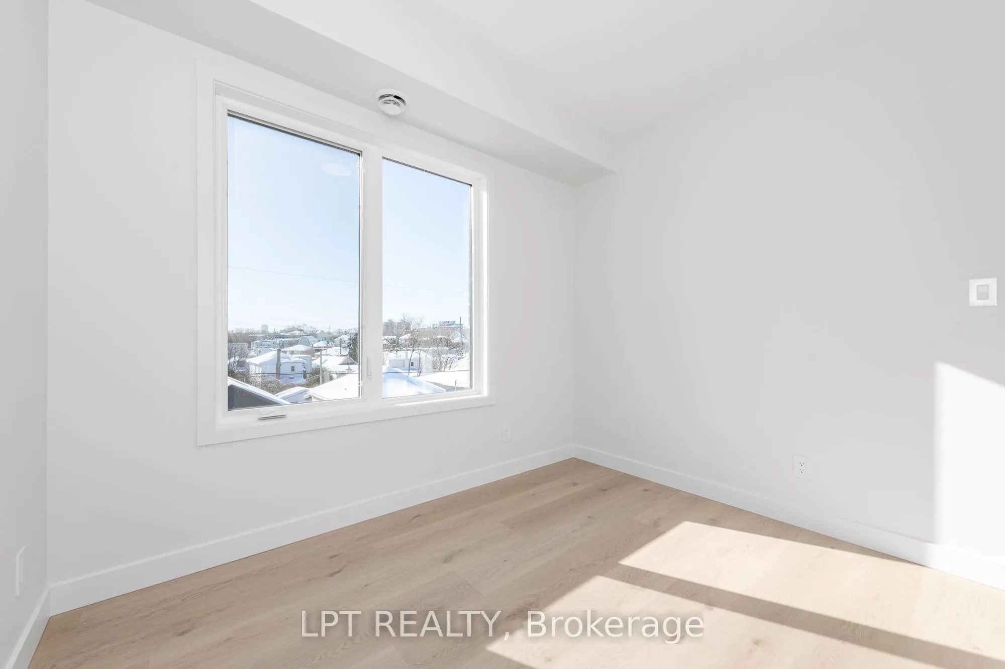 319 Shakespeare Street #9