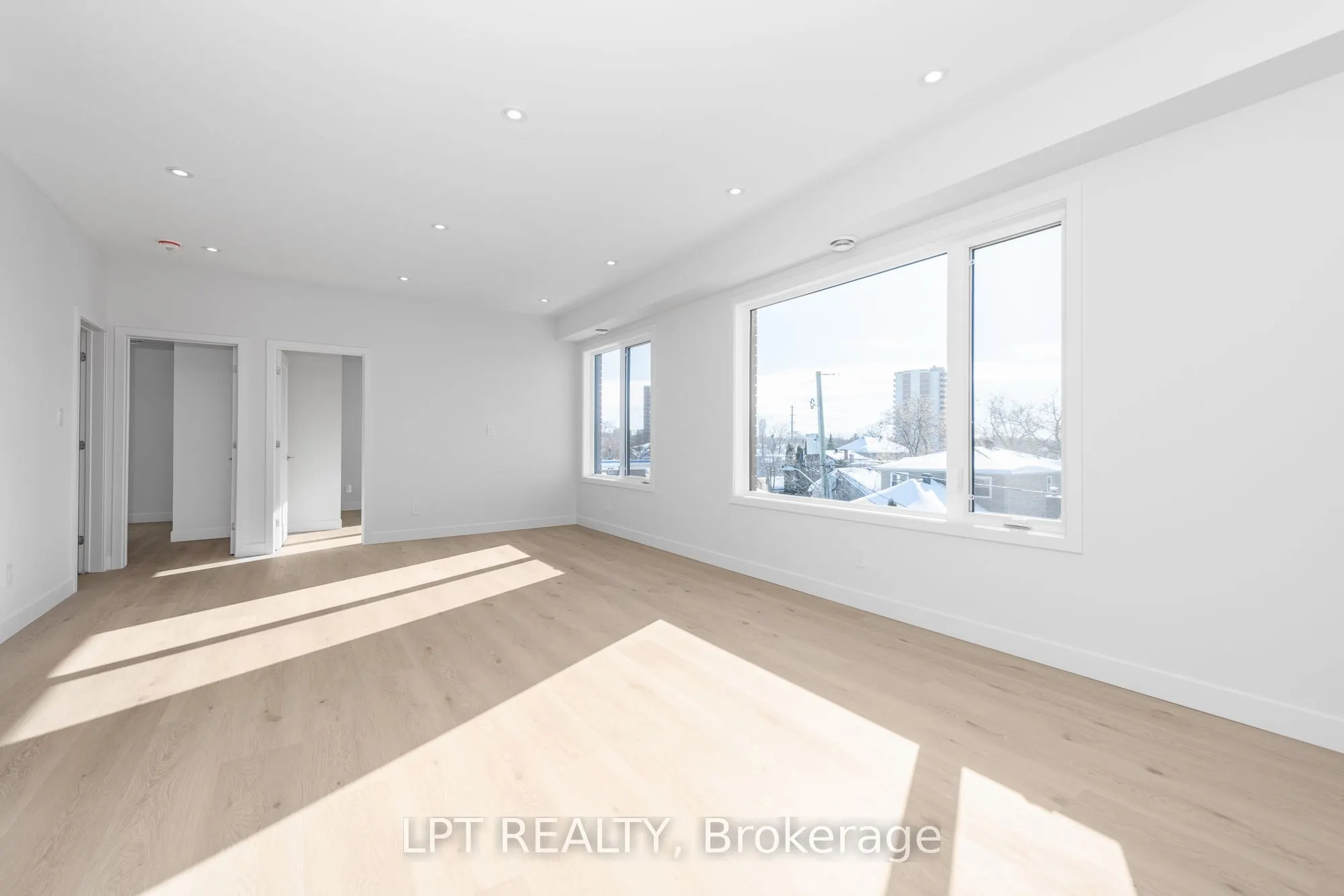 319 Shakespeare Street #9