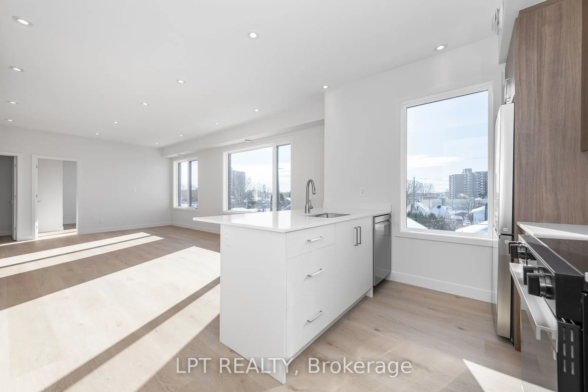 319 Shakespeare Street #9