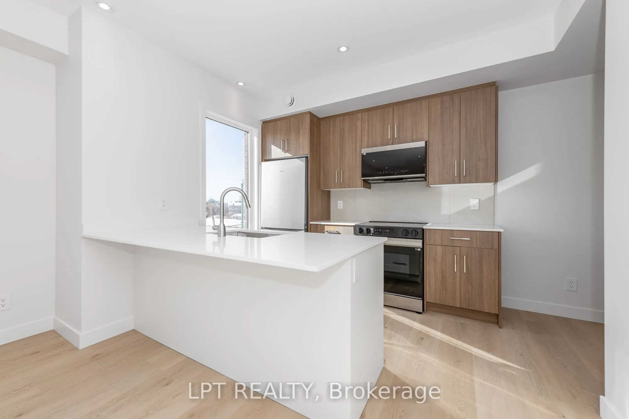 319 Shakespeare Street #9