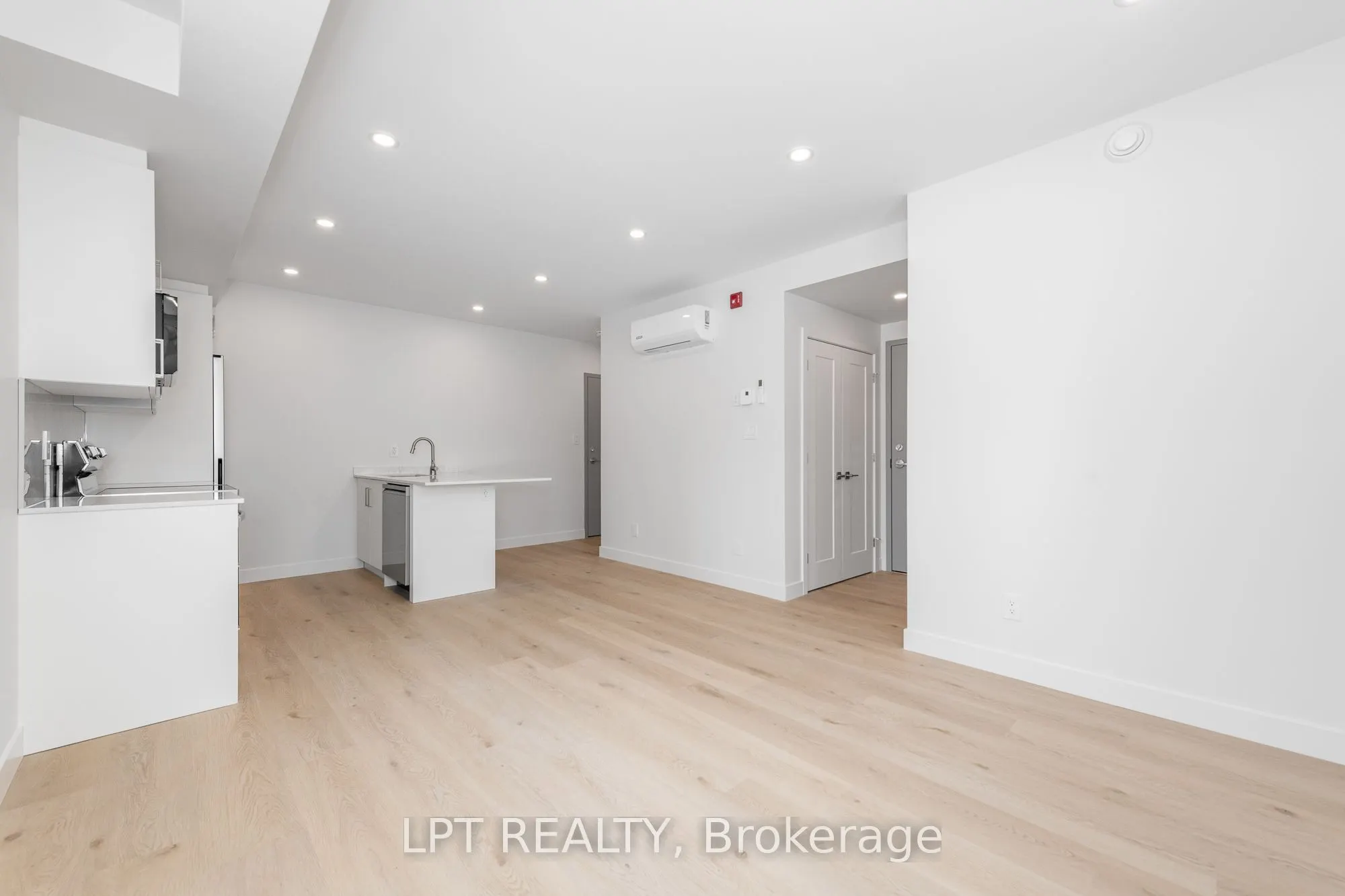 319 Shakespeare Street #2