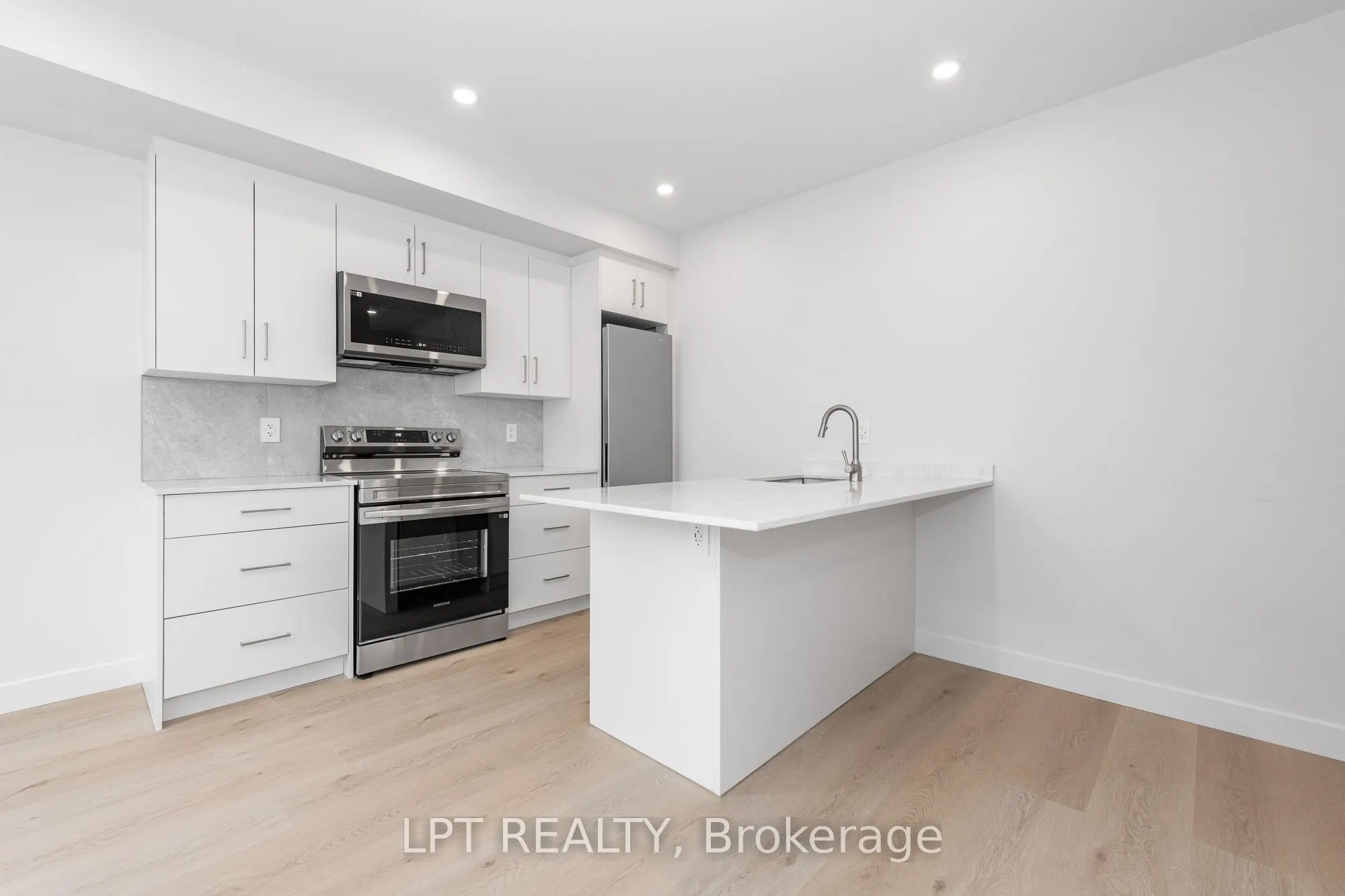 319 Shakespeare Street #2