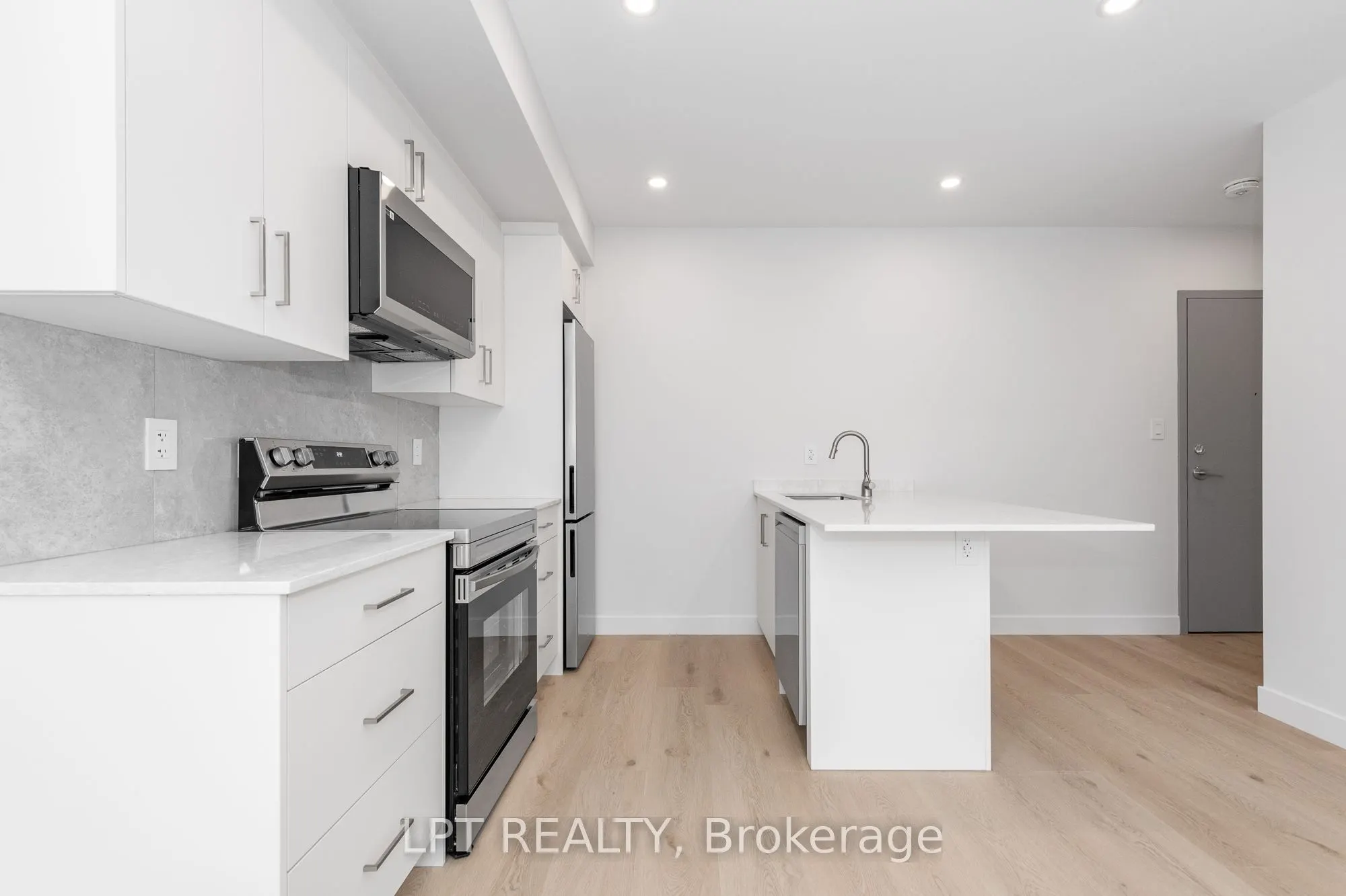 319 Shakespeare Street #2