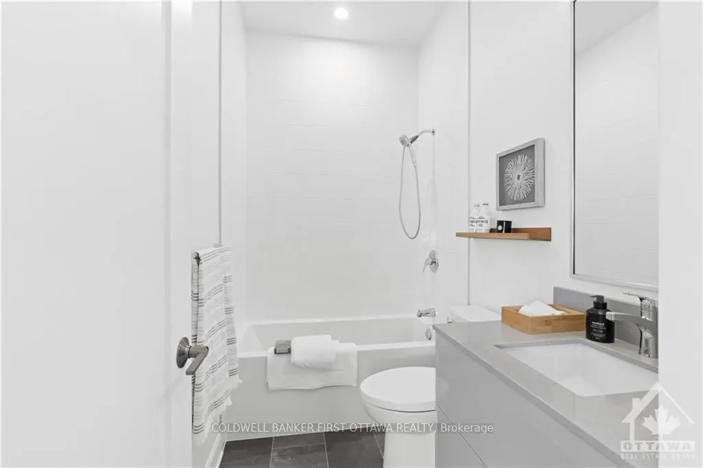 115 ECHO Drive #201