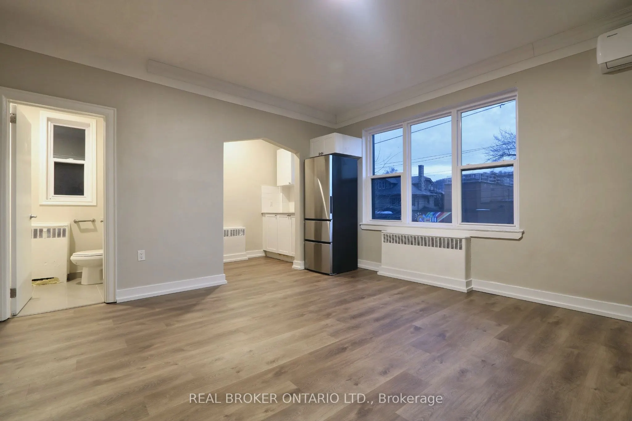 903-909 Main Street E