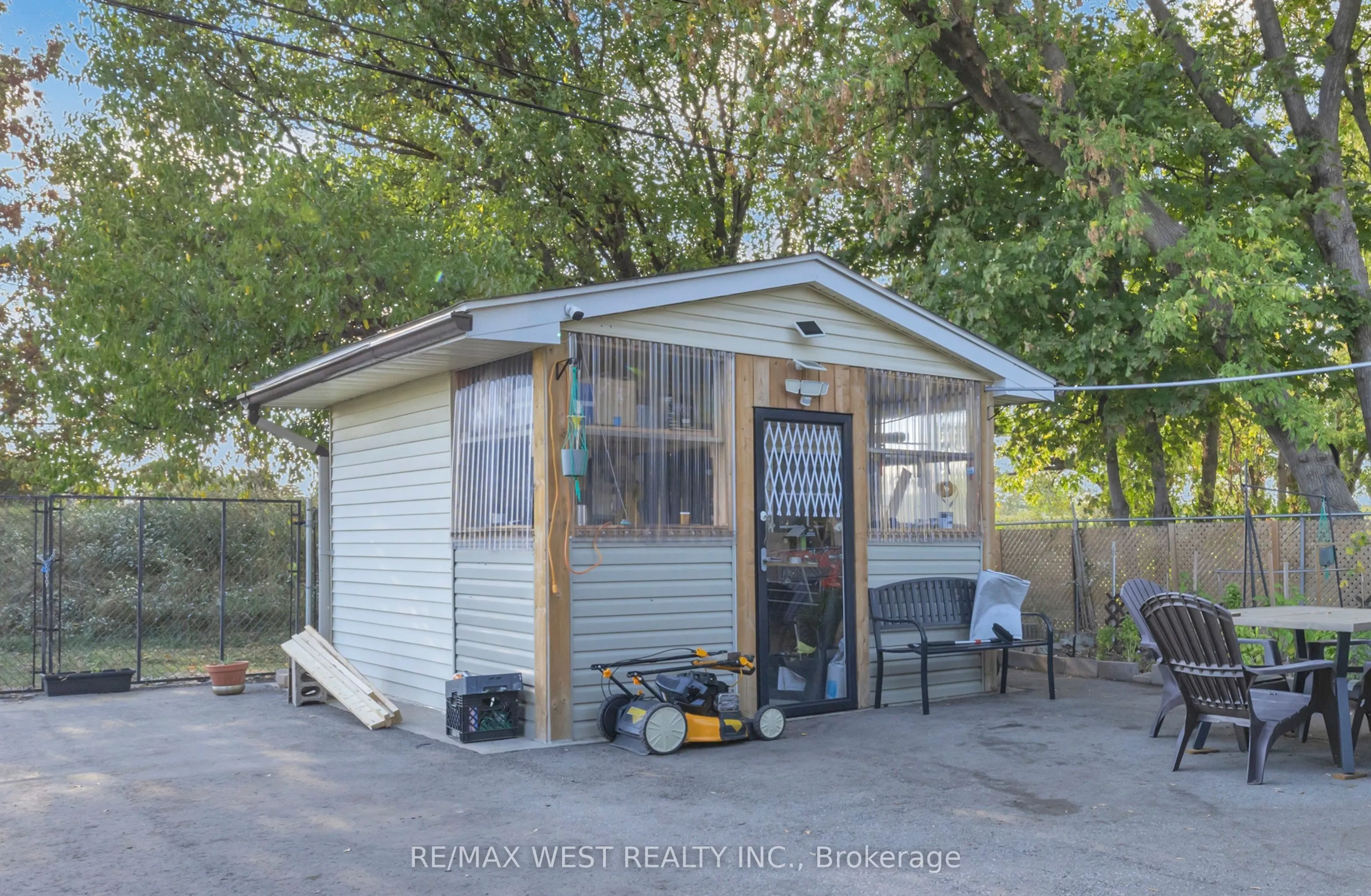1045 Wellington Avenue