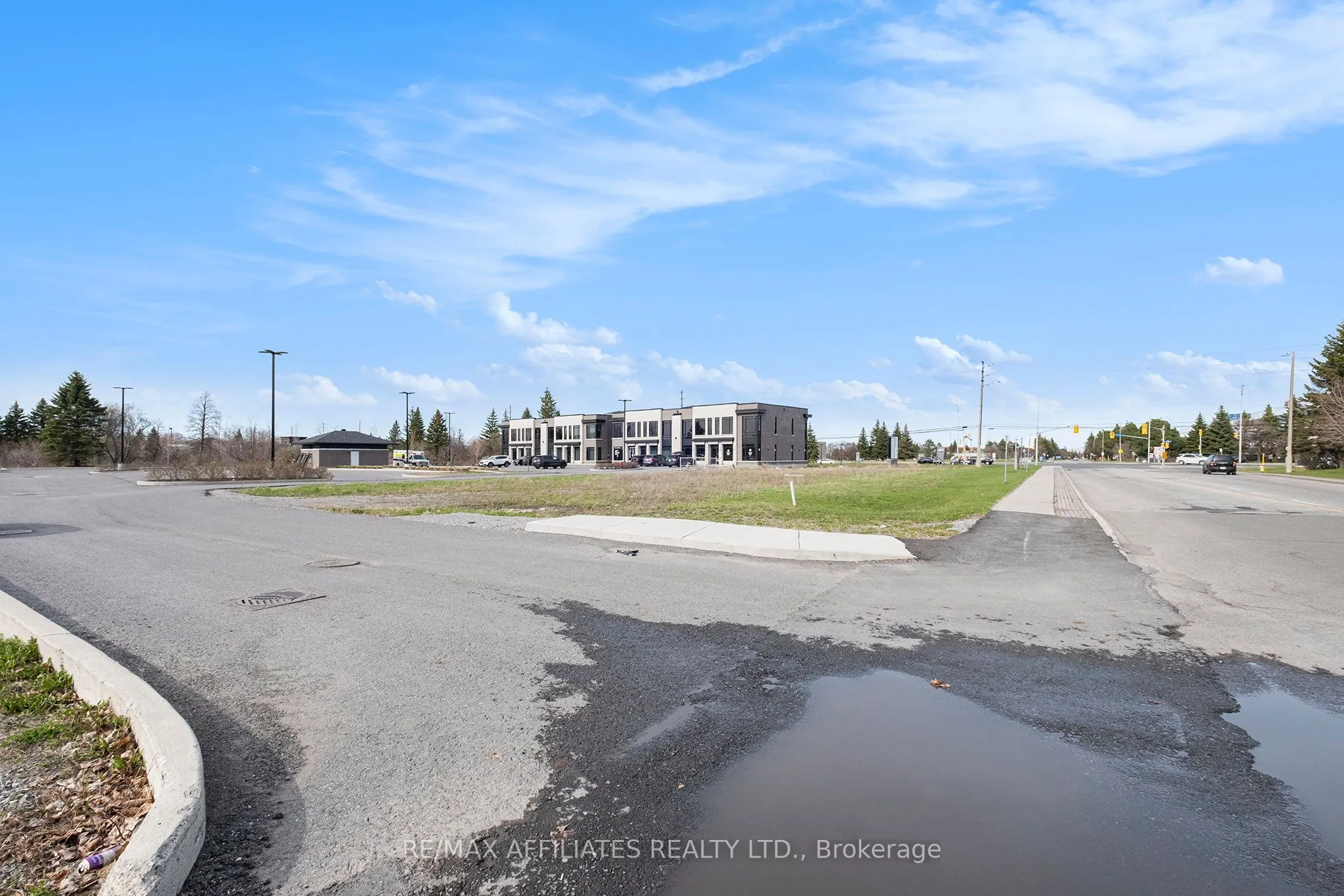 2500 ST LAURENT Boulevard #103 & 104