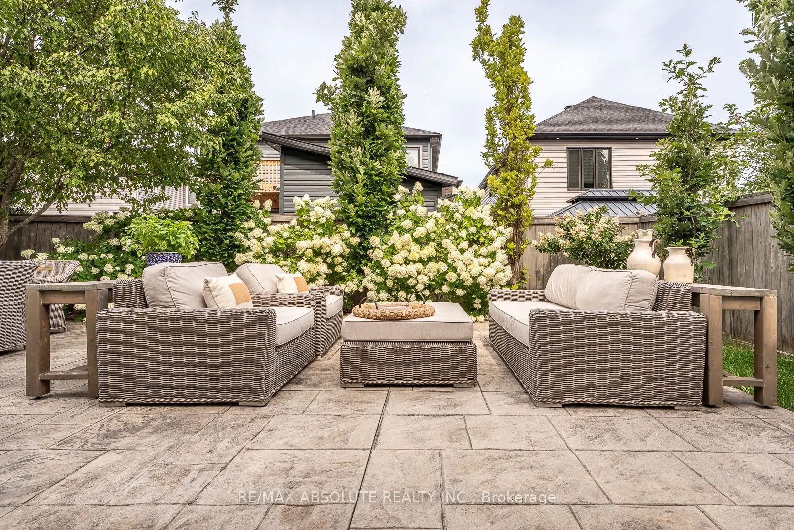 414 LANDSWOOD Way