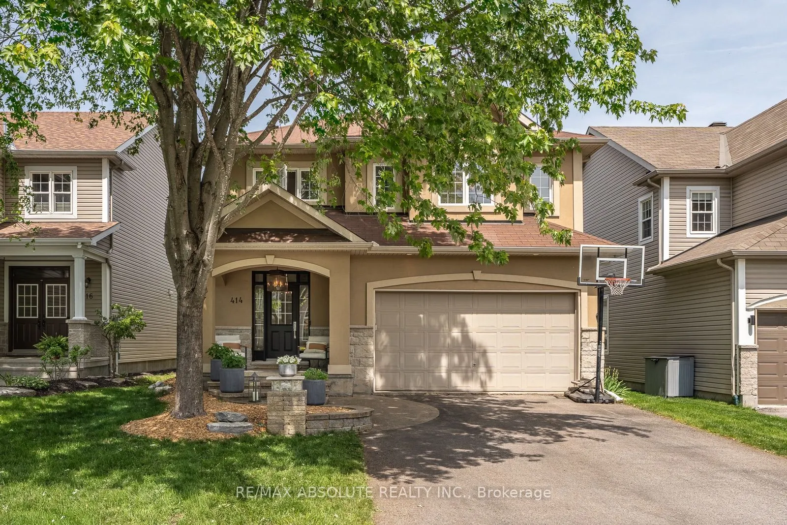 414 LANDSWOOD Way