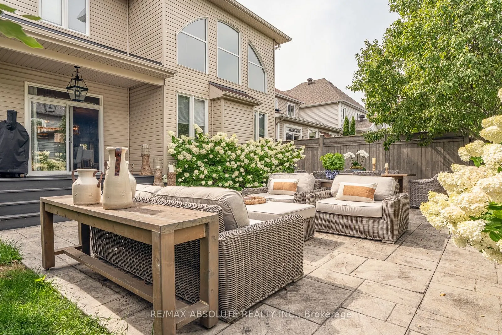 414 LANDSWOOD Way