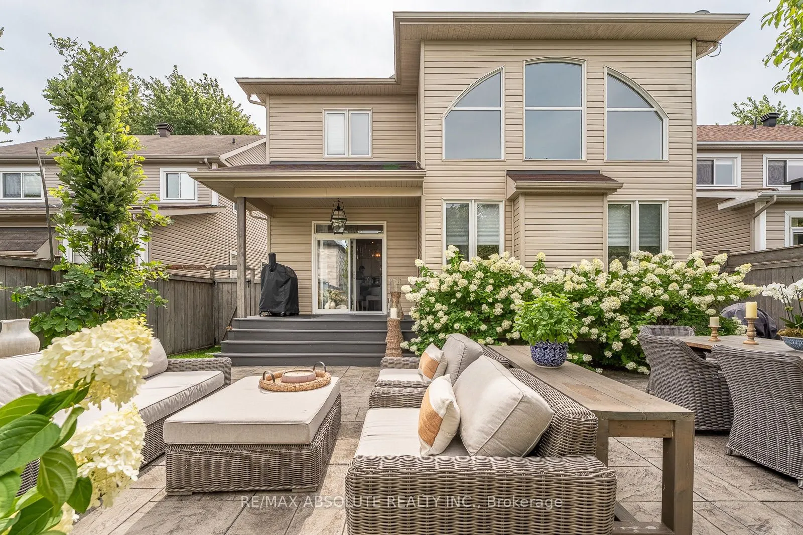 414 LANDSWOOD Way