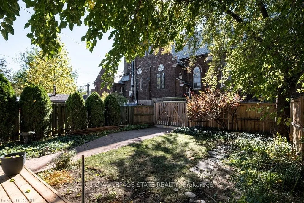 303 Charlton Avenue W
