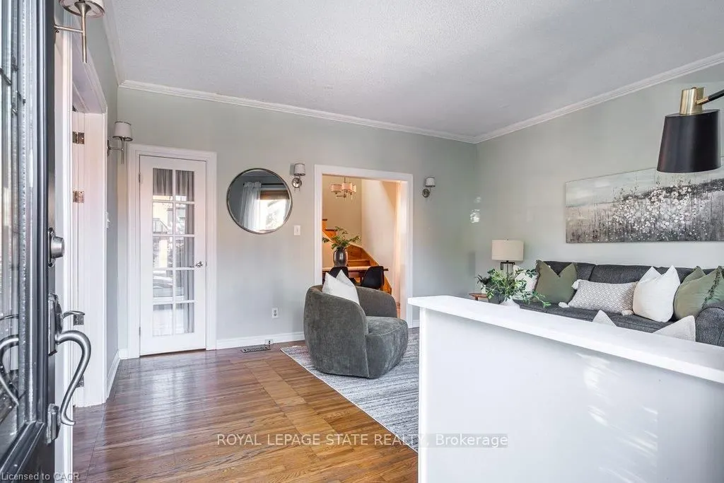303 Charlton Avenue W