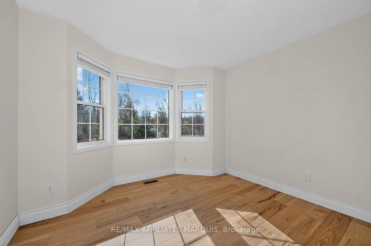240 Noonan Road S