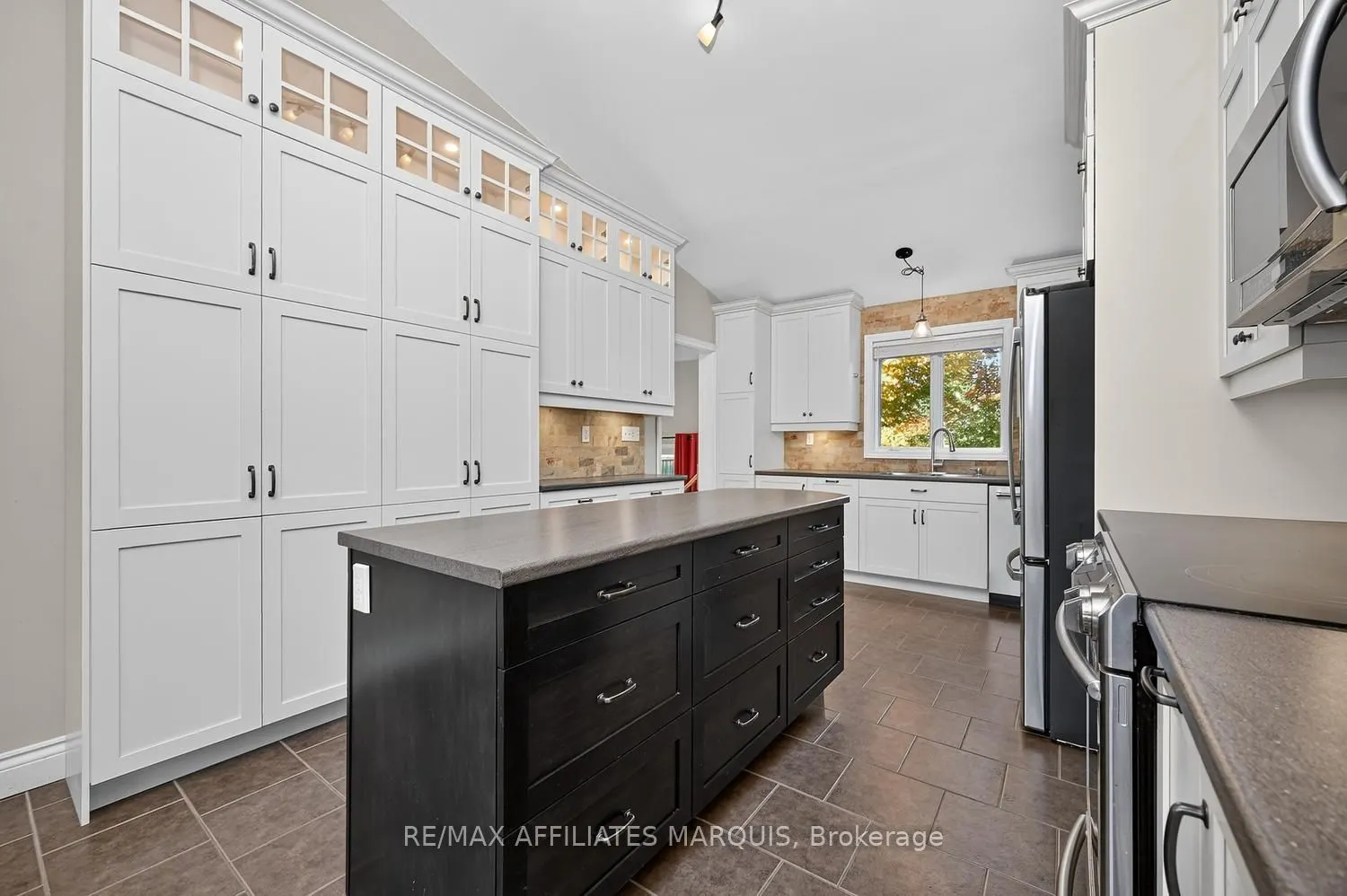 240 Noonan Road S