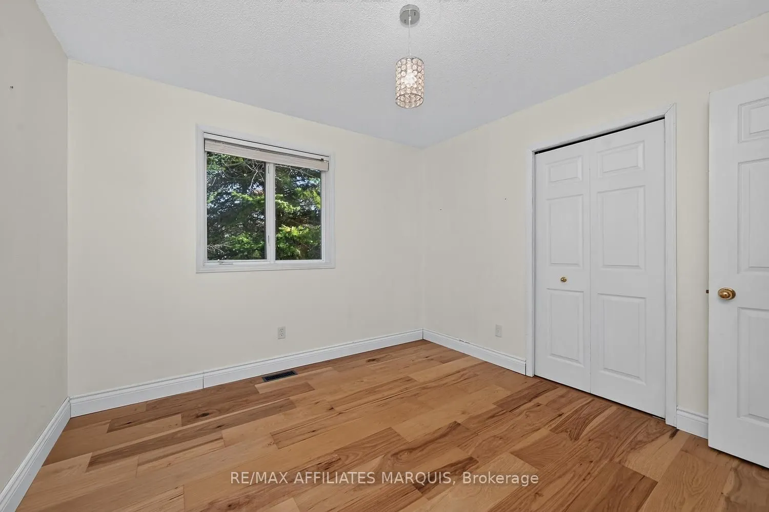 240 Noonan Road S