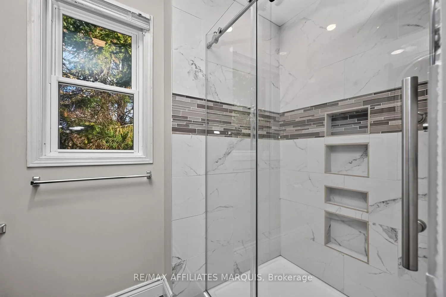 240 Noonan Road S
