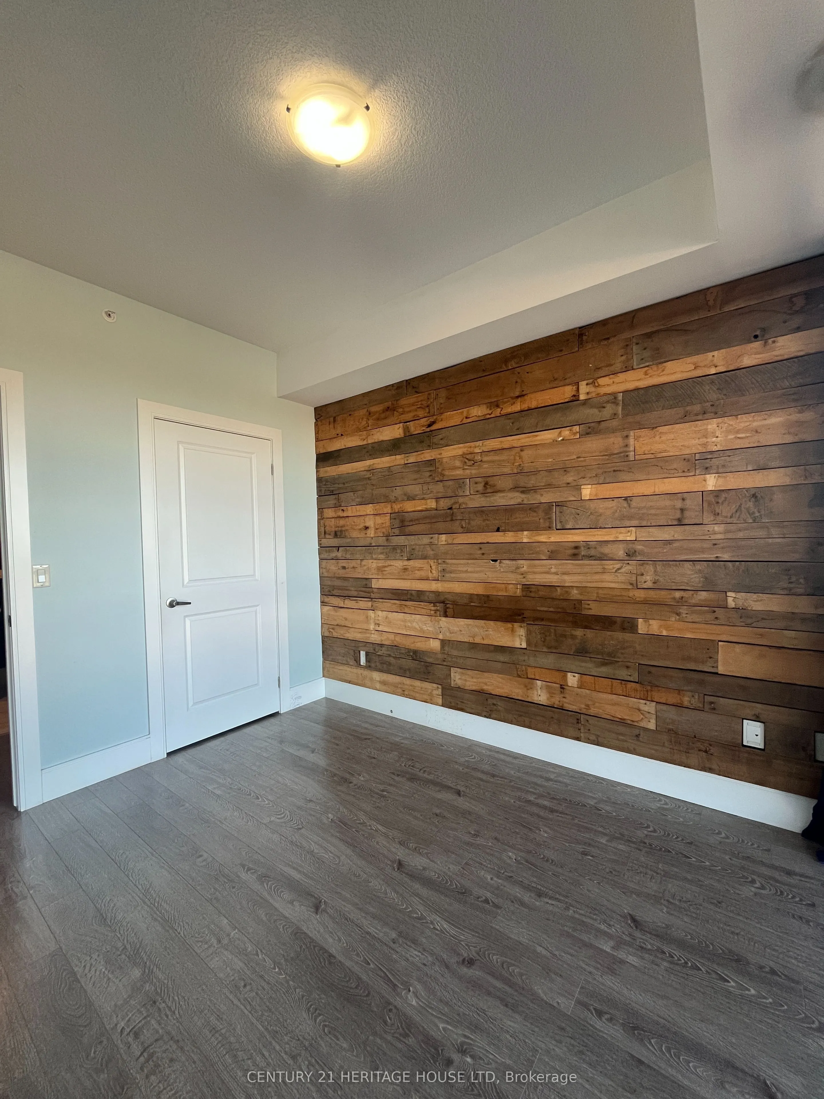 155 St Leger Street #402