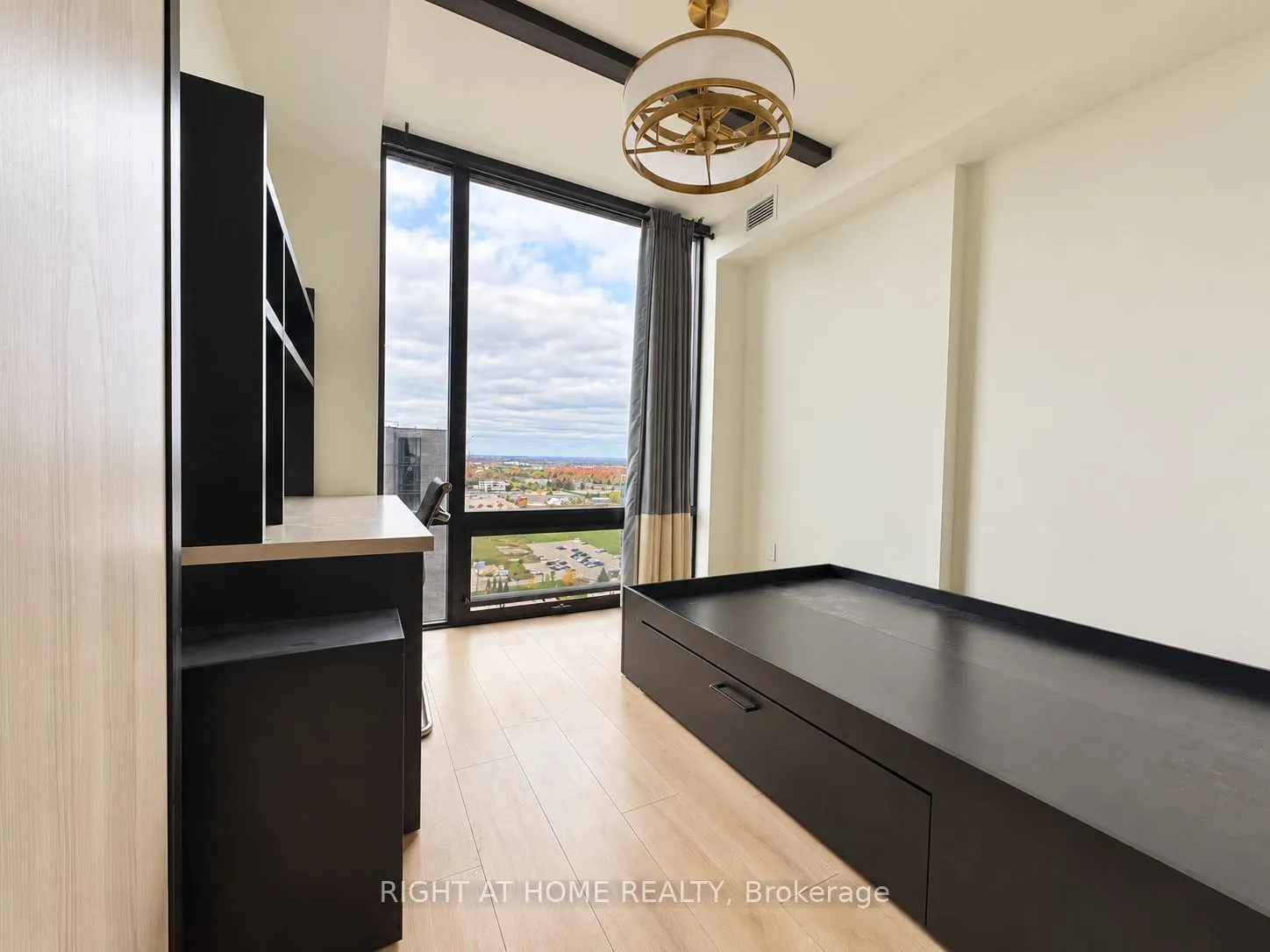 145 Columbia Street W #S- 2225