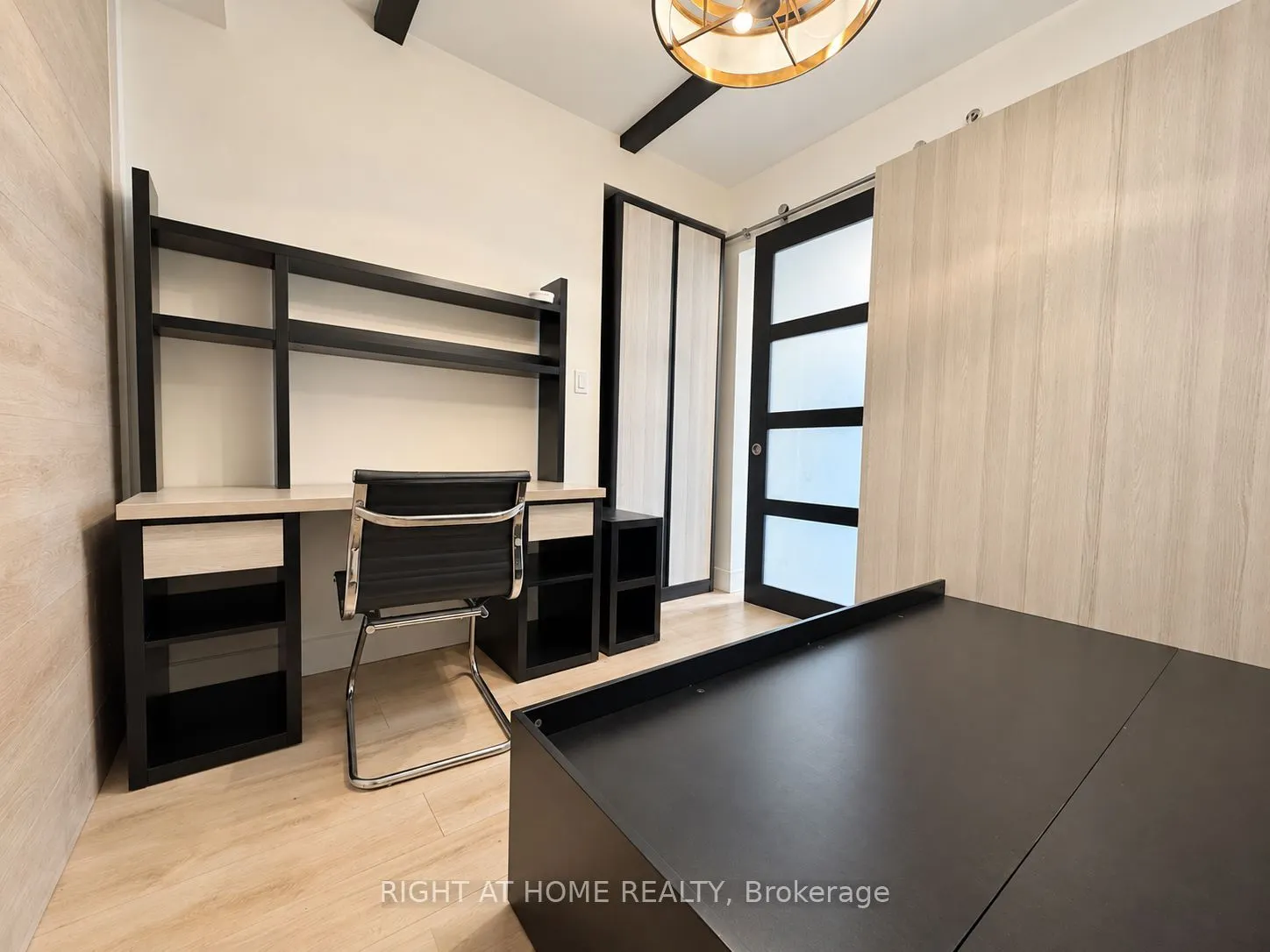 145 Columbia Street W #S- 2225