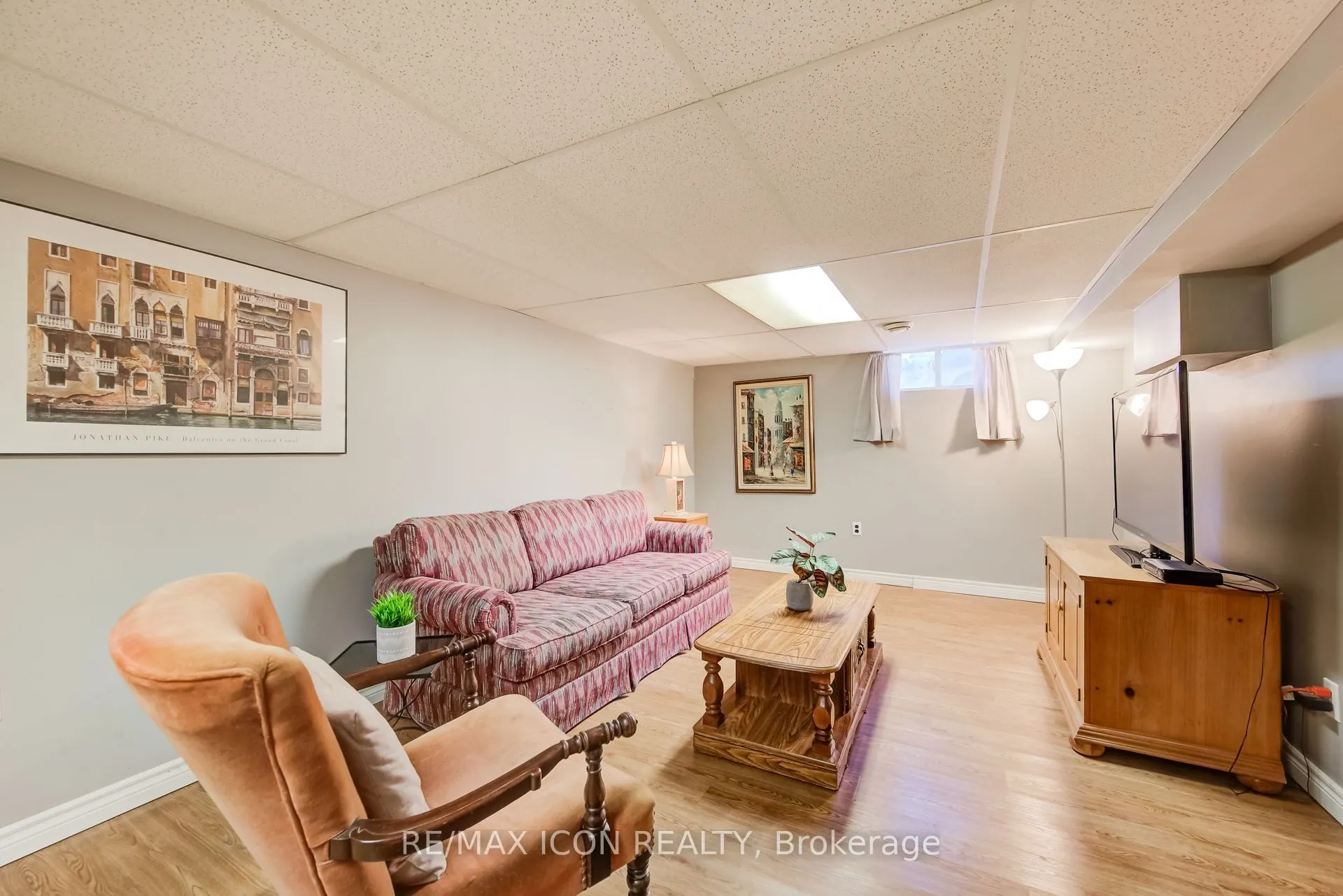 35 Pleasant Avenue