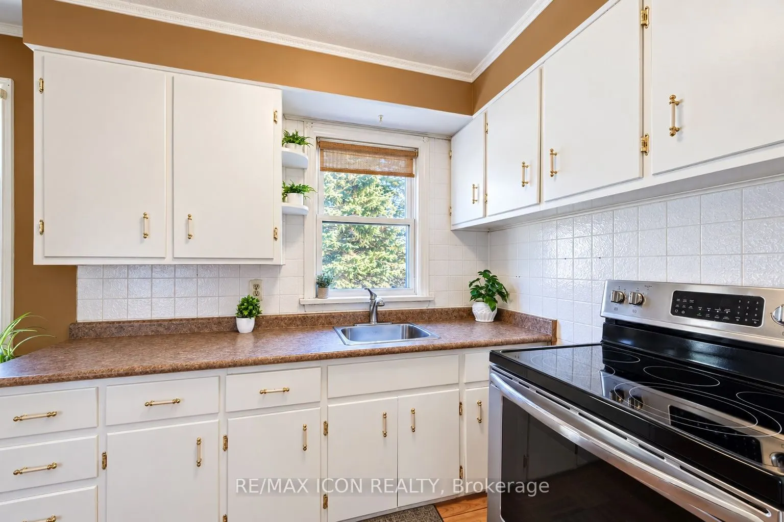 35 Pleasant Avenue