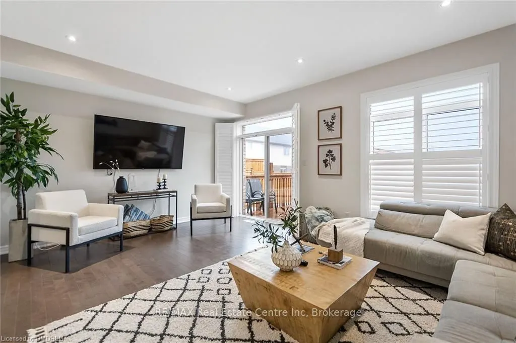 222 POPPY Drive E