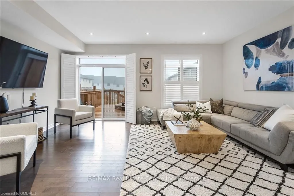 222 POPPY Drive E