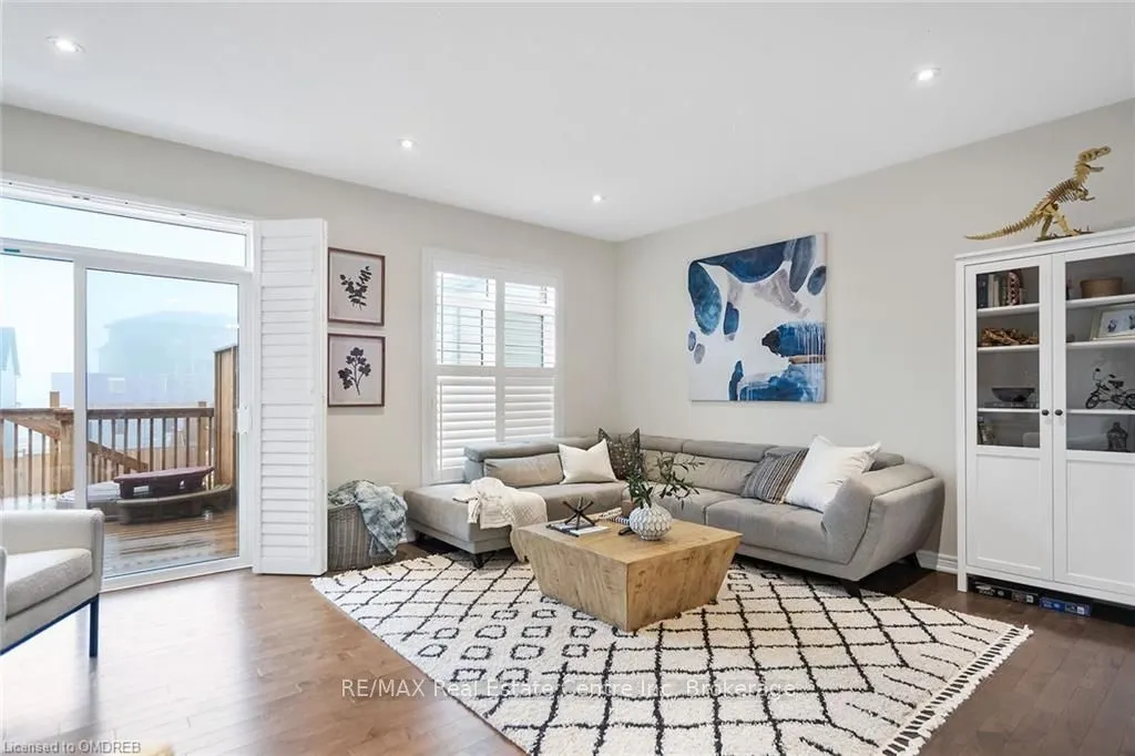 222 POPPY Drive E