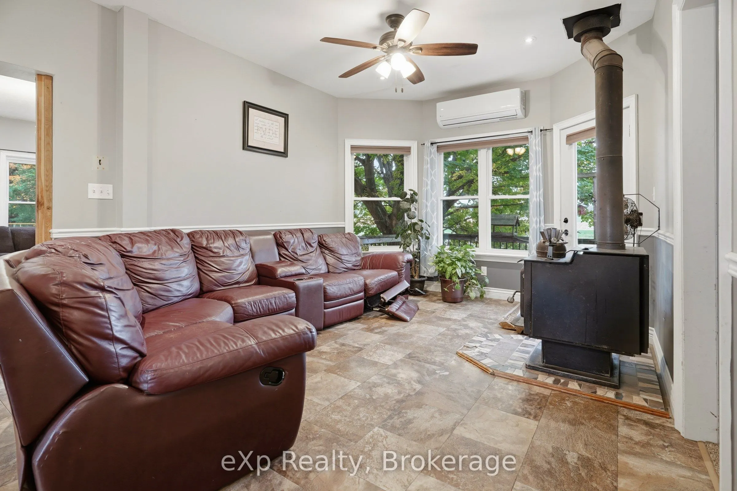 42123 Amberley Road