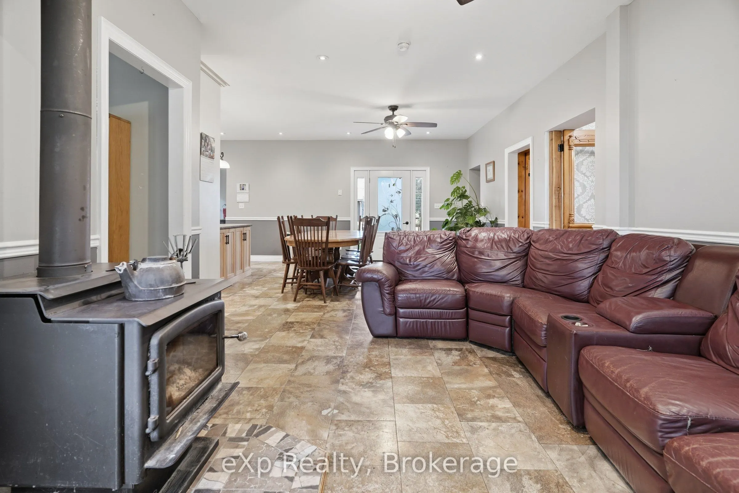 42123 Amberley Road