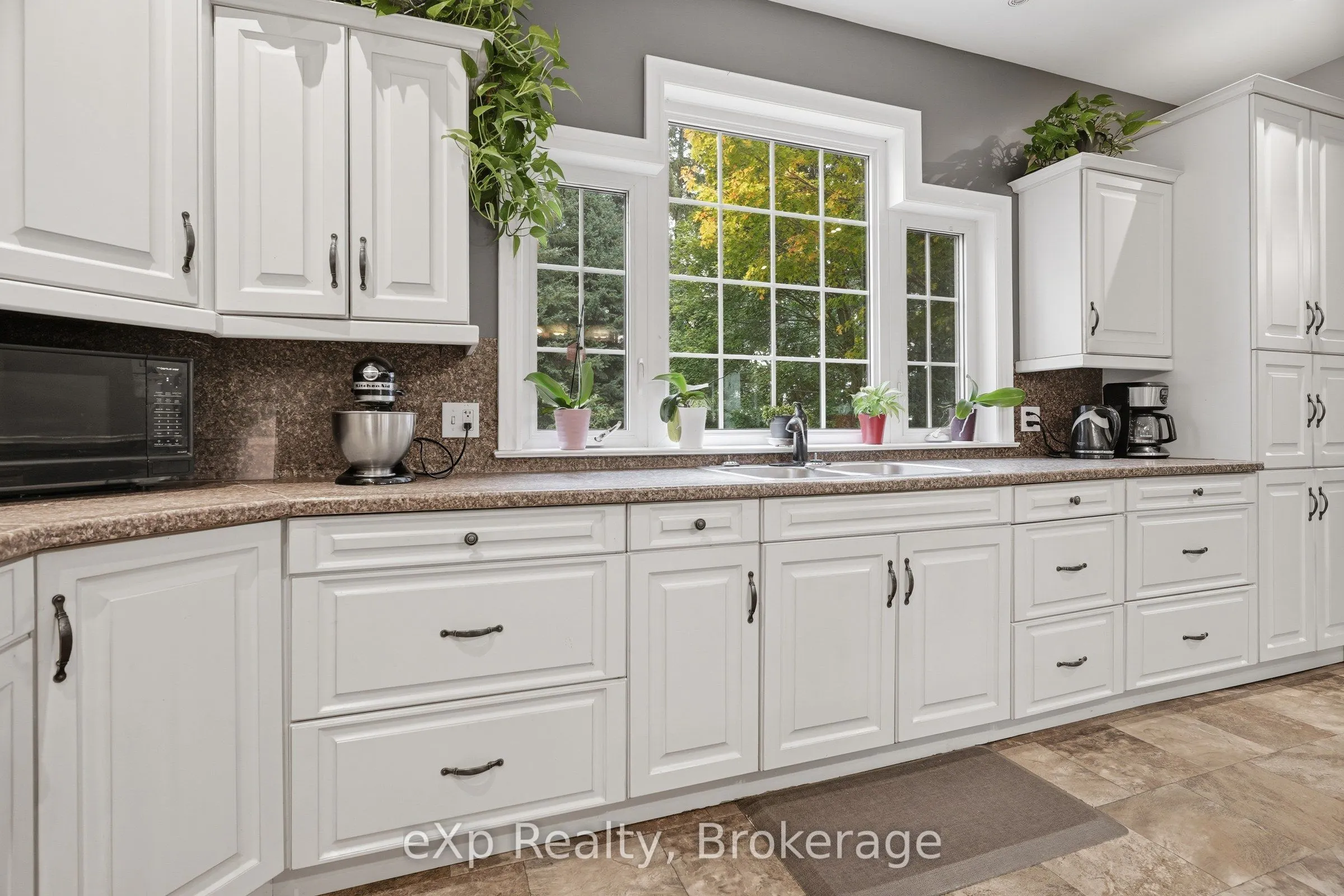 42123 Amberley Road