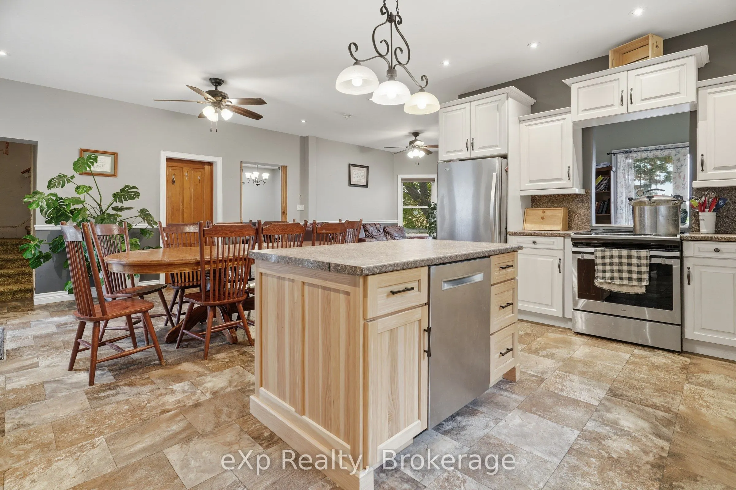 42123 Amberley Road