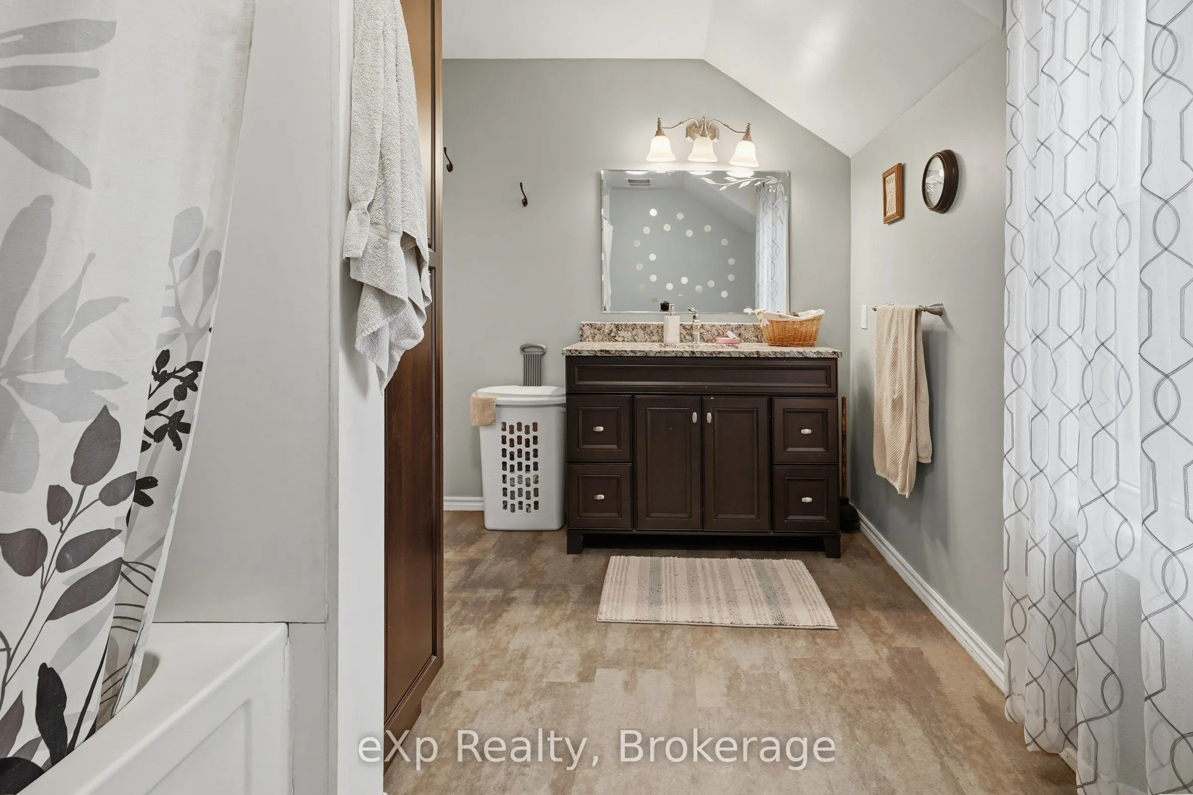 42123 Amberley Road